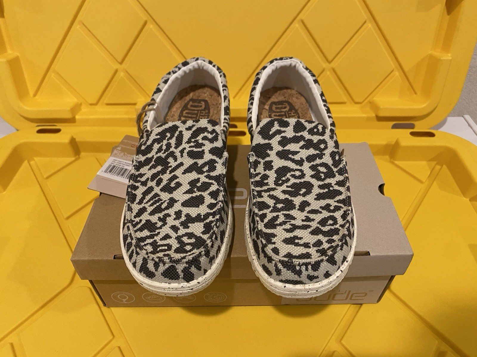 New In Box Hey Dude Women Wendy Woven Cheetah Grey Shoes Size 7