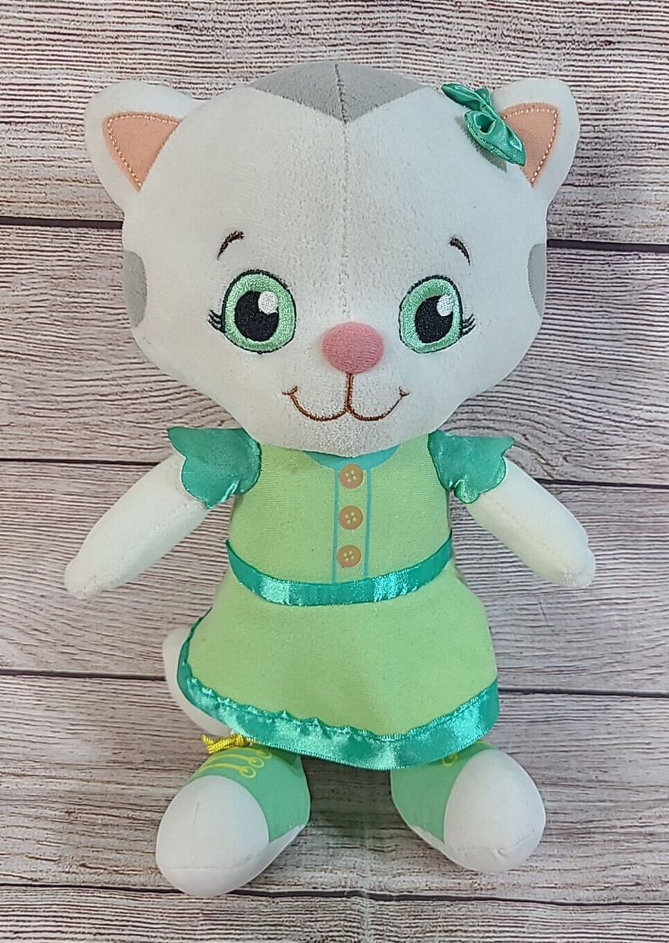 Jakks Pacific Daniel Tigers Neighborhood Plush Katerina Kittycat White Green 12"