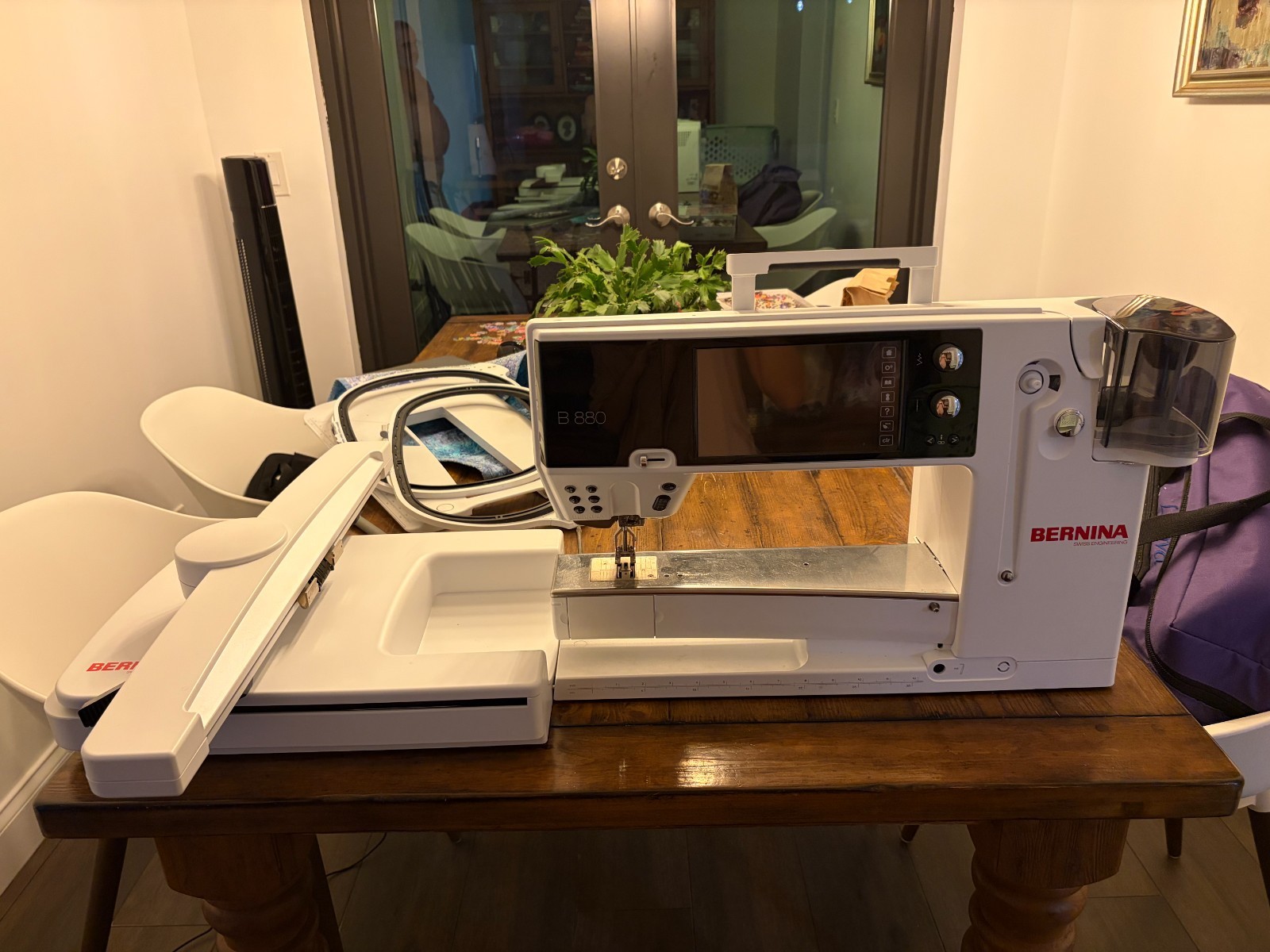 Bernina 880 Sewing, Quilting & Embroidery Machine – Excellent Condition