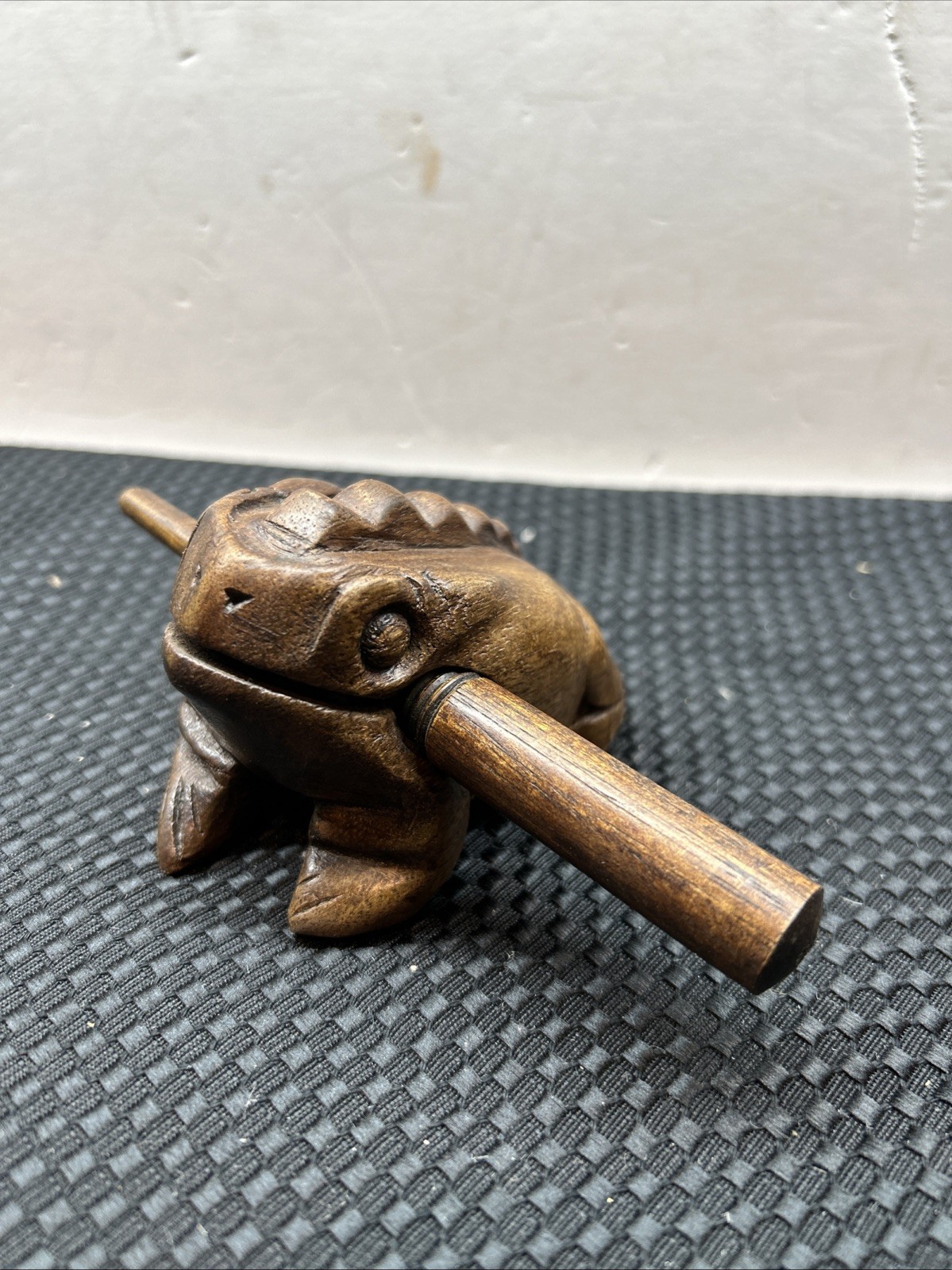 Vtg Wood Croaking Frog Instrument Hand Carved Percussion Guiro Made in Thailand
