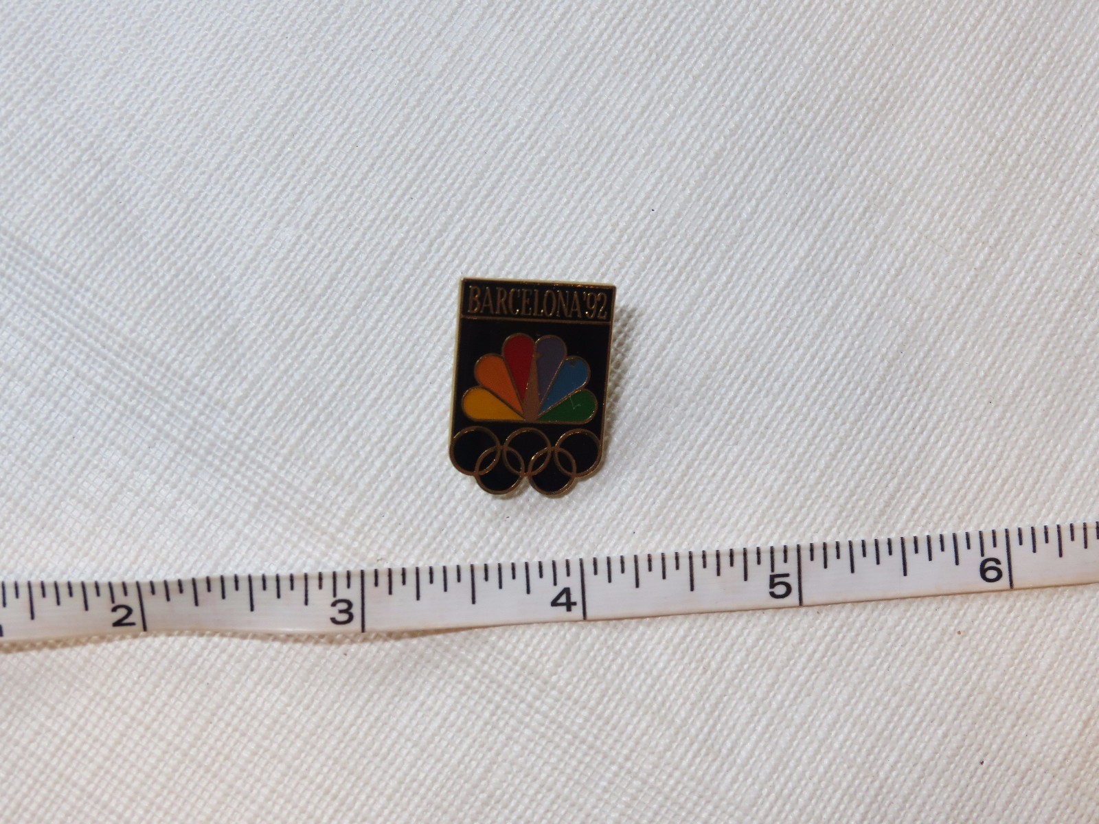 Games of the XXV Olympiad Barcelona '92 RARE NBC NEWS crew pin peacock Olympics