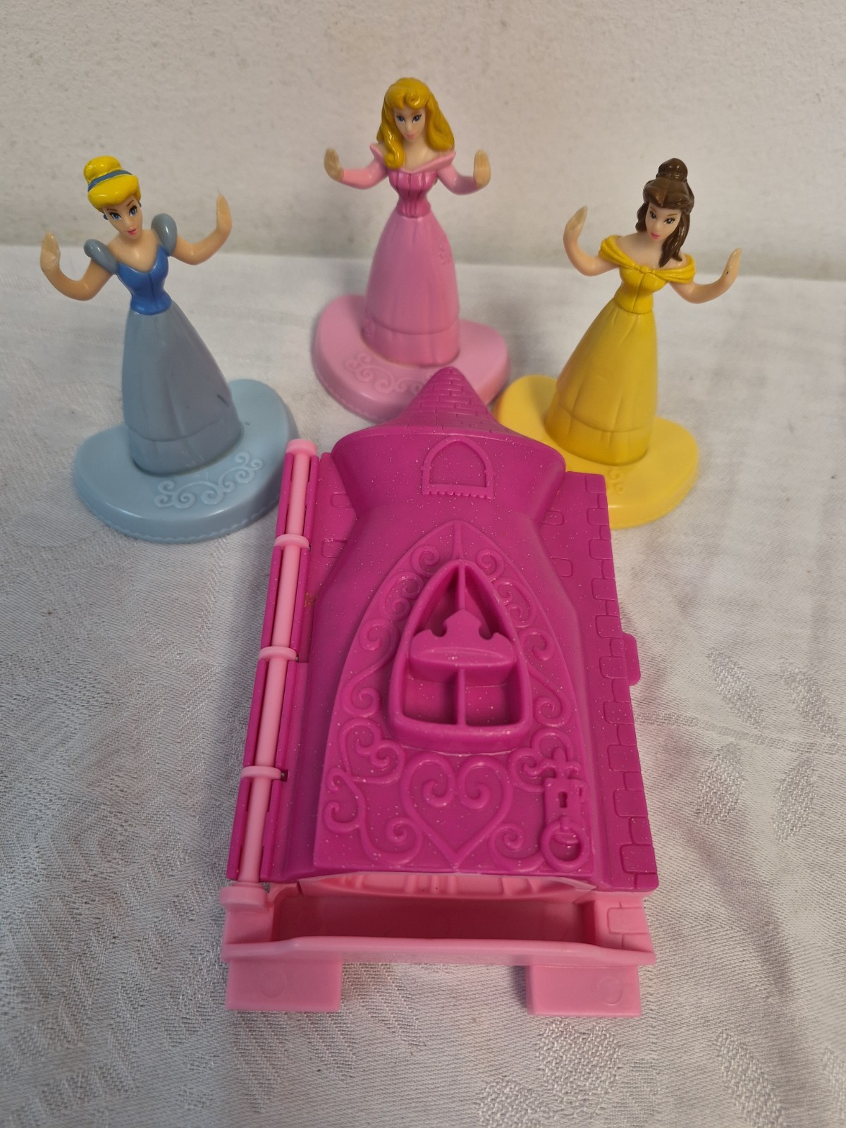 2011  Play-Doh Mold Walt Disney's Prettiest Princess Castle Part & 3 Figures