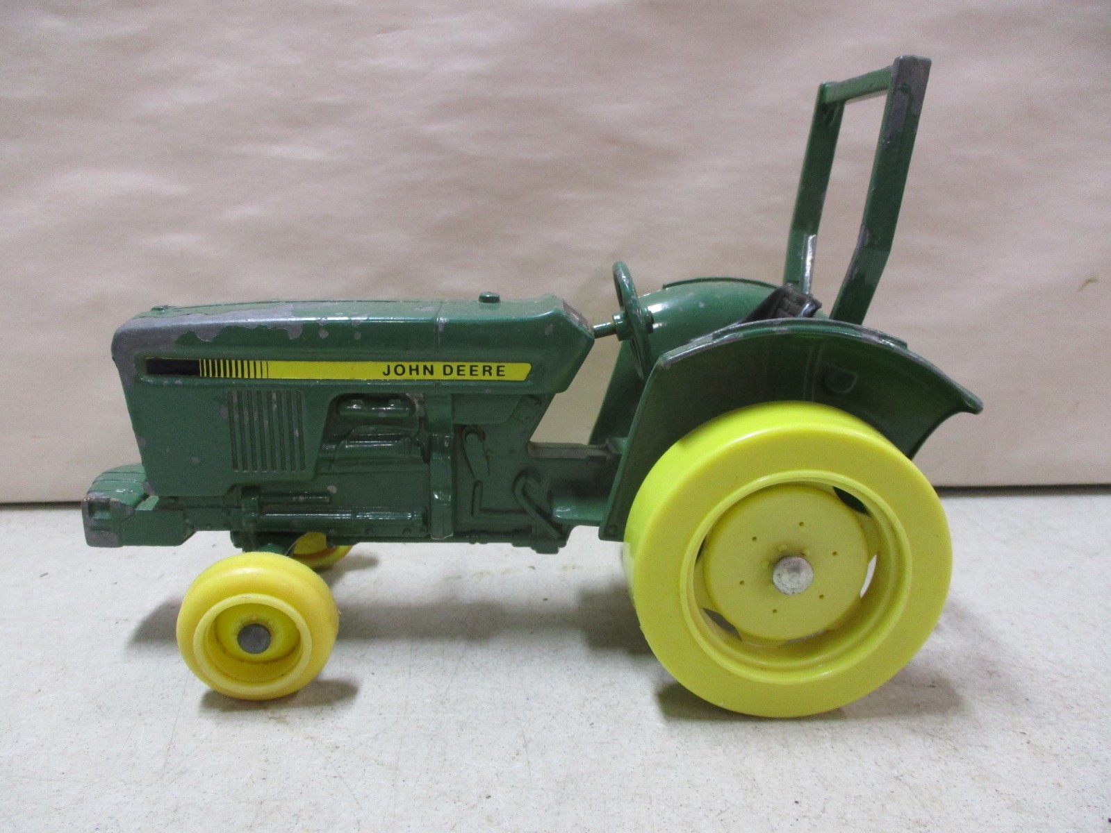 Ertl John Deere Farm Tractor
