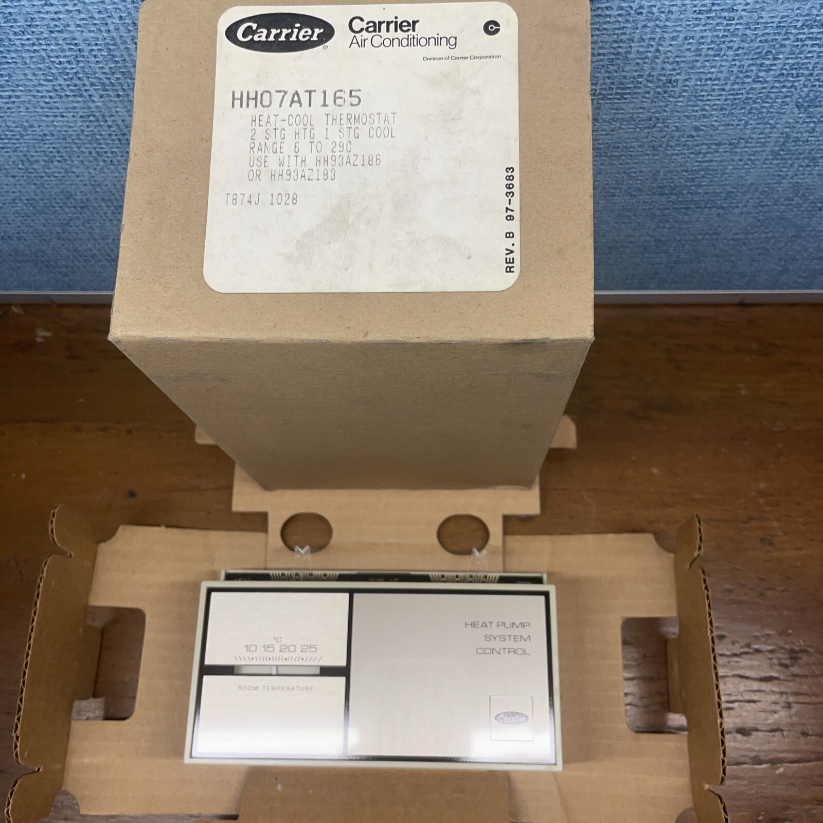 NOS Carrier Thermostat HH07AT165 H/C Thermostat - NEW!