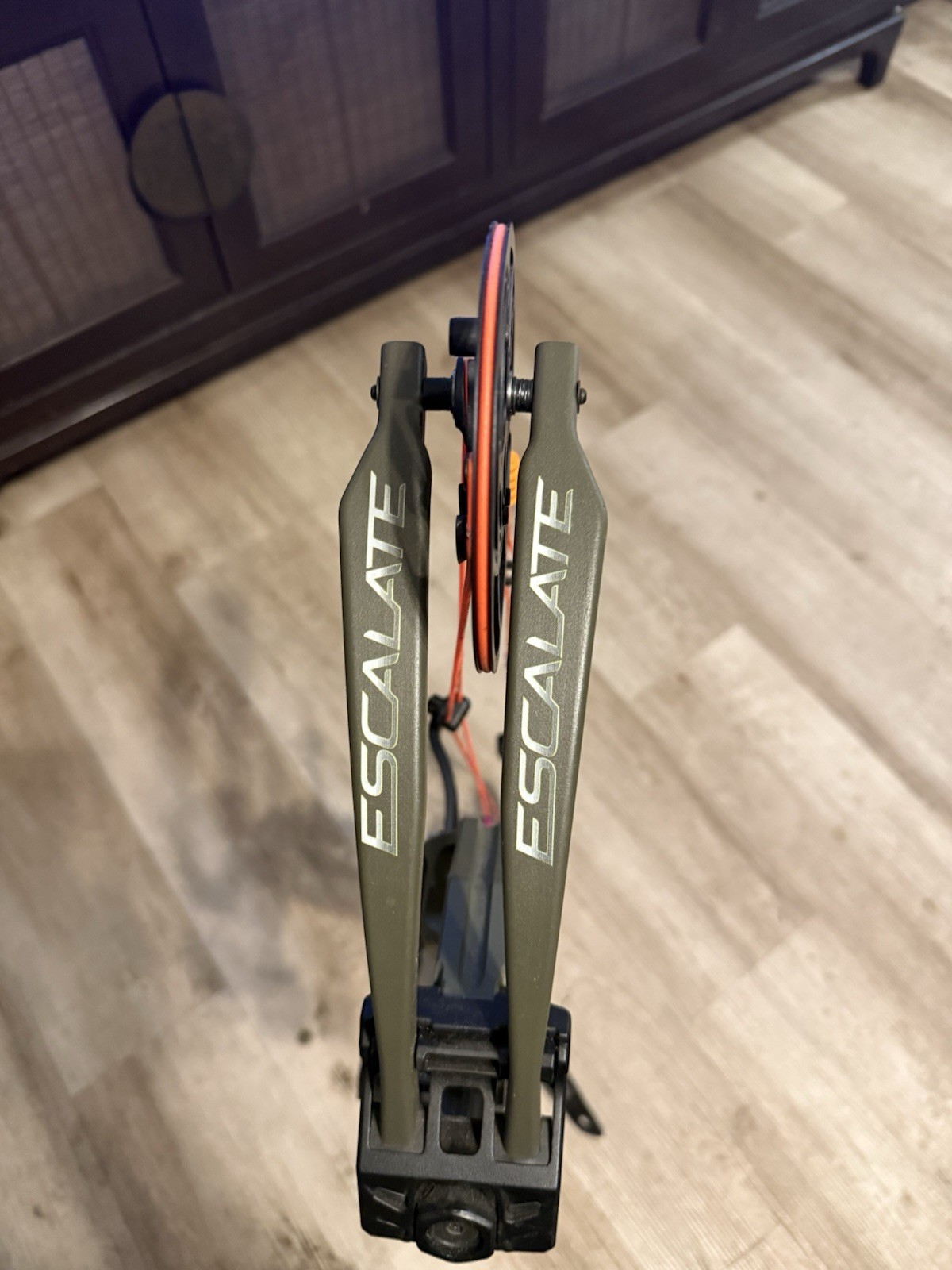 Bear Archery Escalate 70lbs Rt hand
