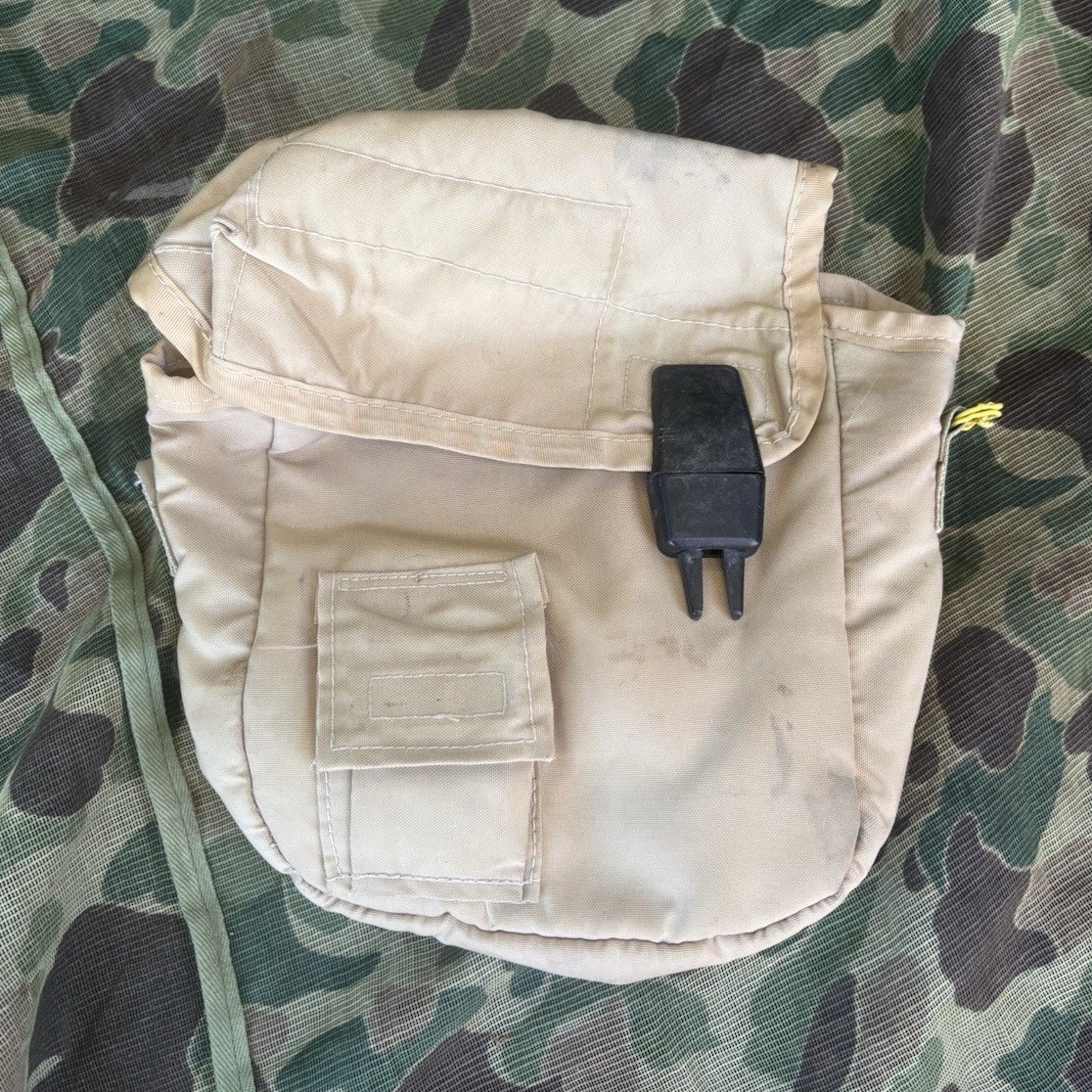 Early 2000s Military Collapsible Insulated Khaki Canteen Carrier Cover “Quart”