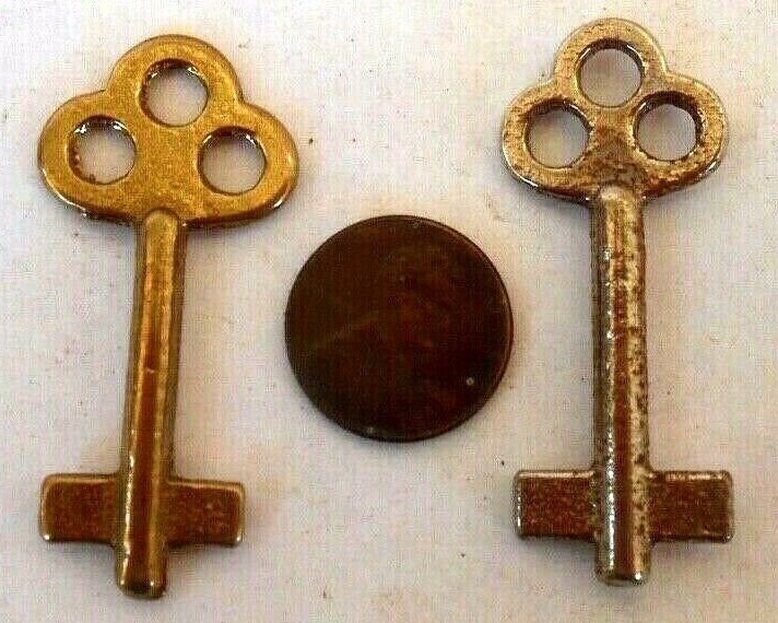2 VINTAGE   small 2 side  padlock   Key Blanks.  Locksmith ,Art, Collectors