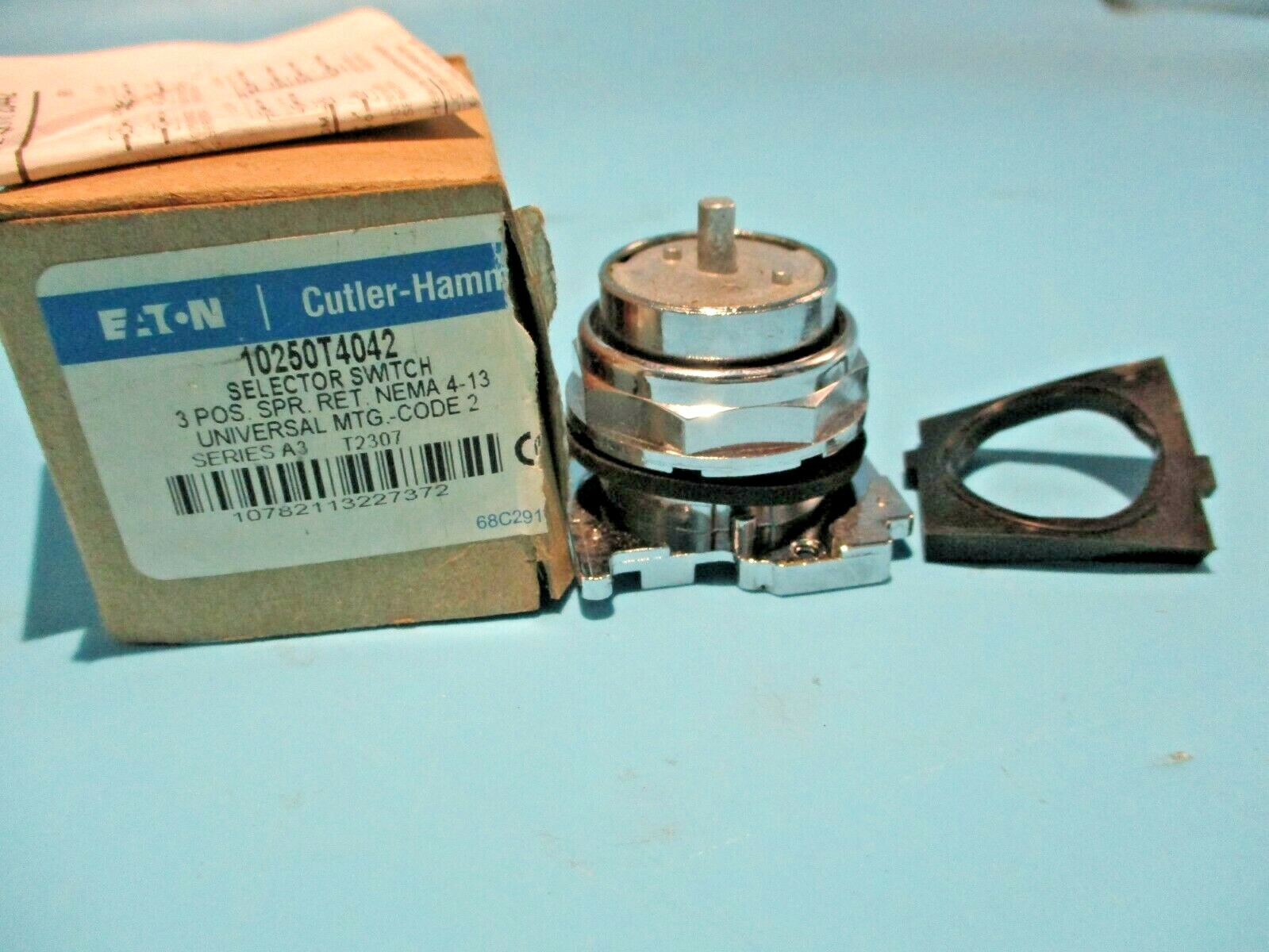 NEW EATON/CUTLER-HAMMER 10250T4042 3 POSITION SELECTOR SWITCH OPERATOR