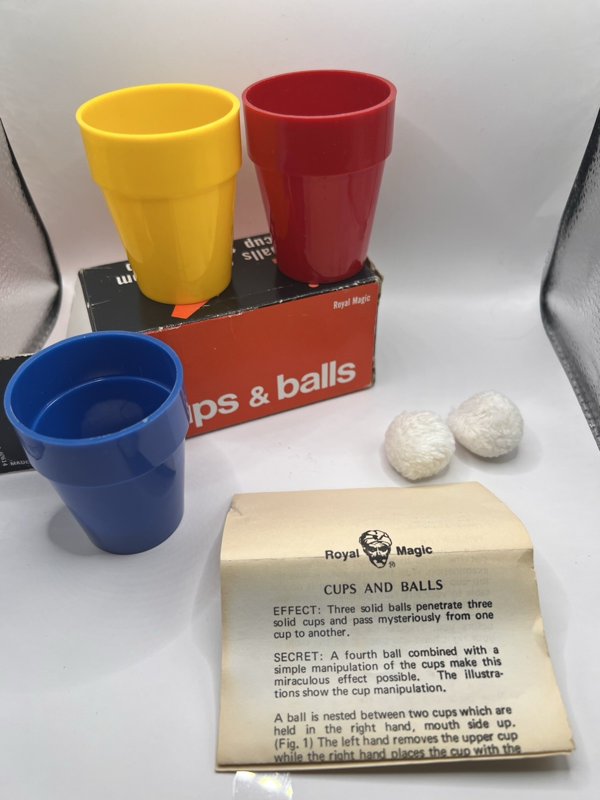 Royal magic CUPS & BALLS Magic Trick Vintage