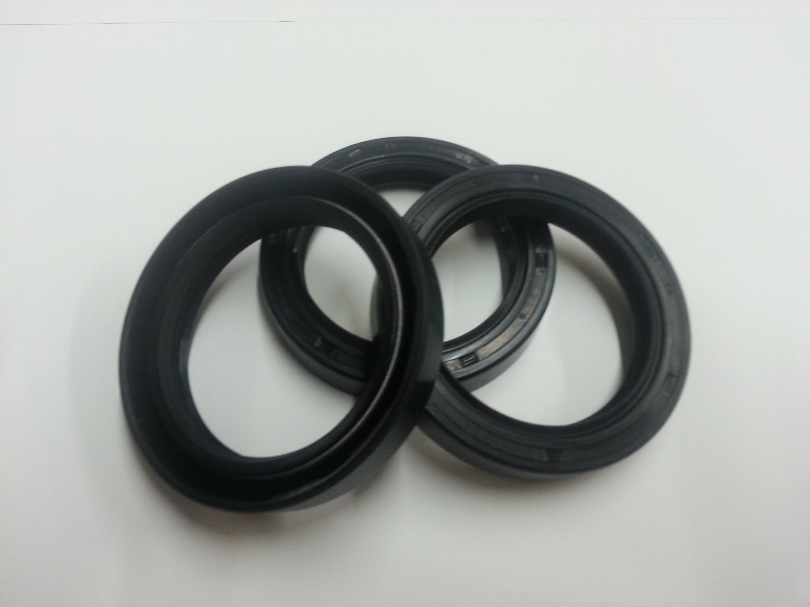 OIL SEAL METRIC NBR DOUBLE LIP STYLE TC 12X19X5MM FREE SHIPPING
