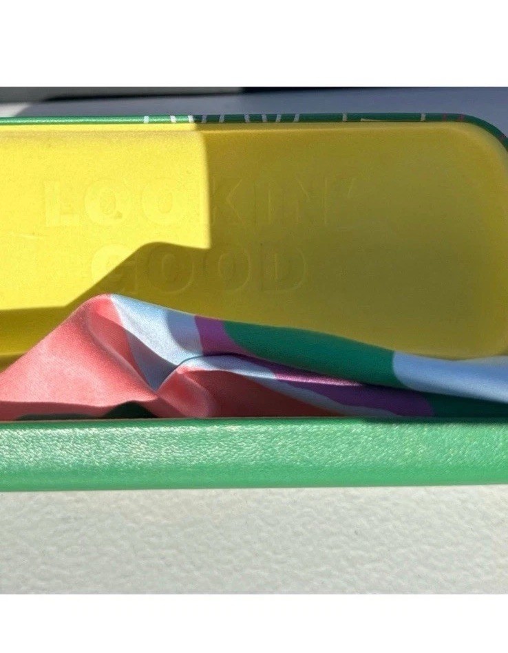 Looking Good Green Sunglasses Case With Cleaning Cloth New Free Shipping