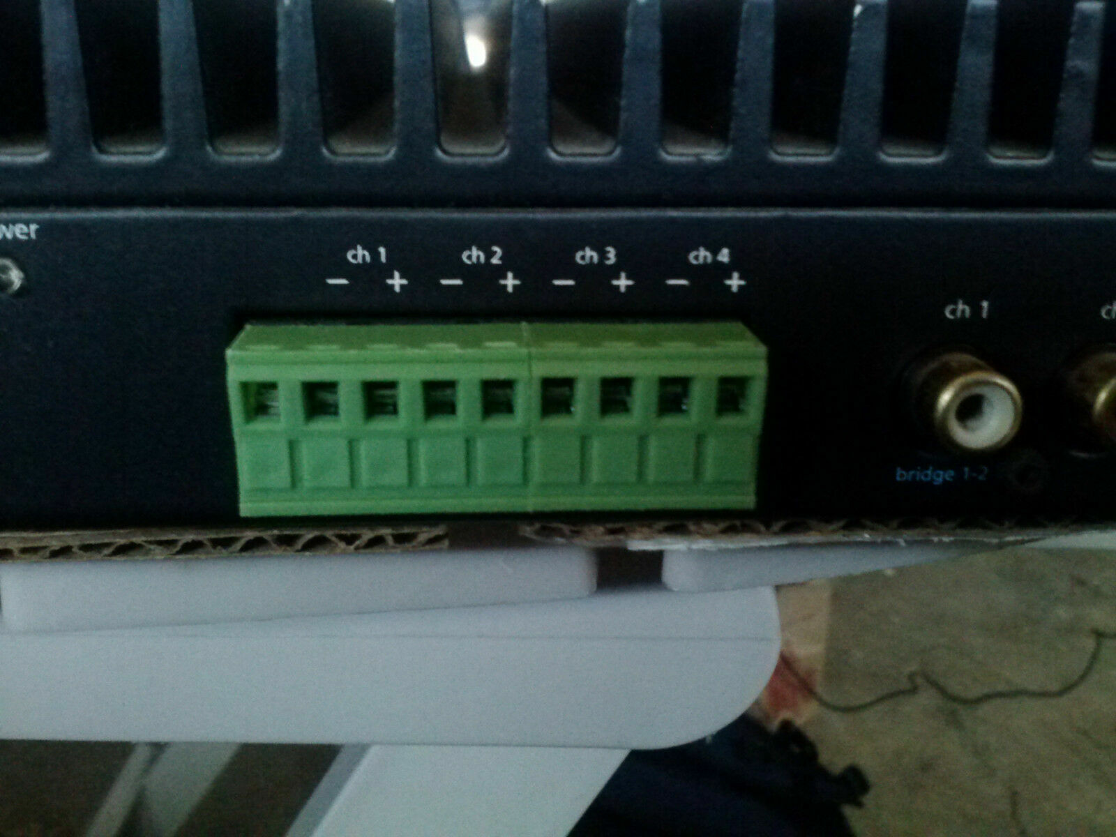 4-Pin Power Plug US AMPS Equalizer Line Driver Amplifier