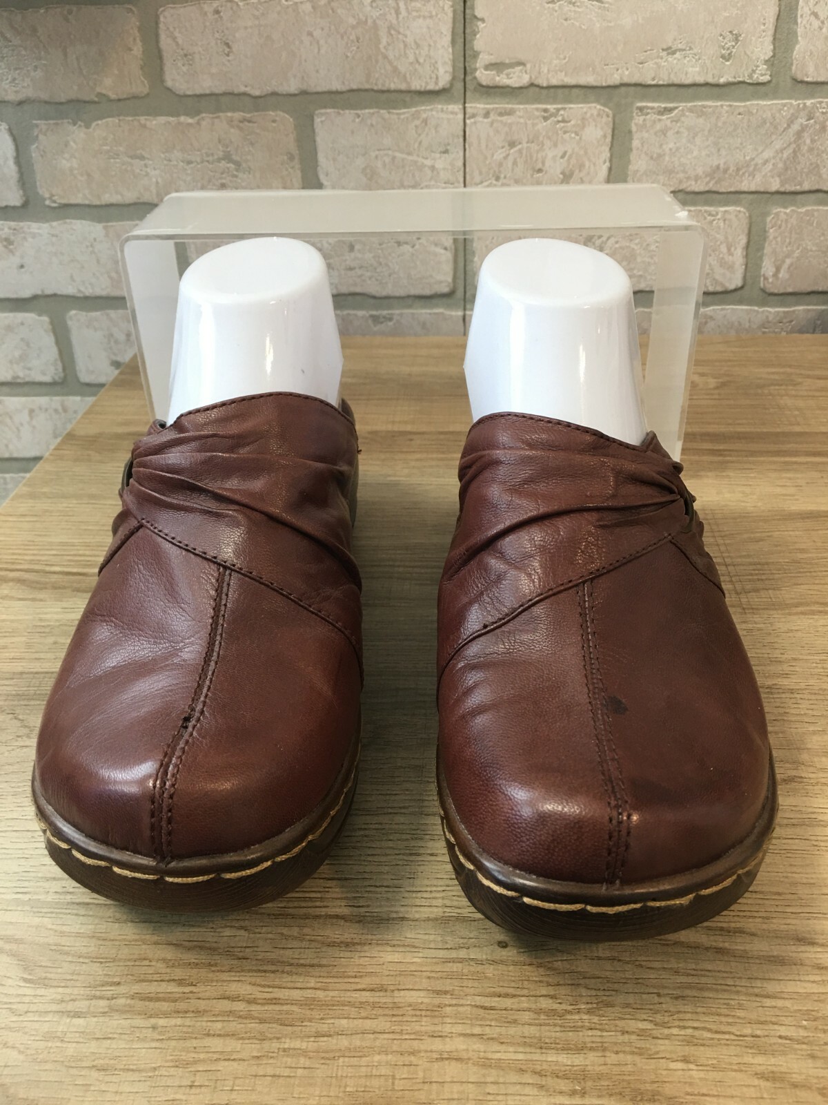 Bare Traps Palesa Womens Brown Leather Clogs, Size 9.5 M