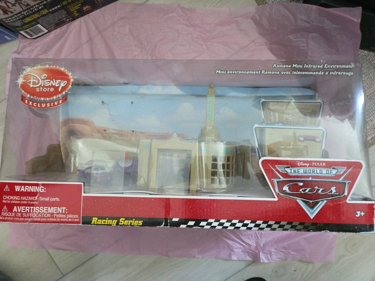 DISNEY STORE EXCLUSIVE WORLD OF CARS RAMONE MINI INFRARED RC PLAYSET Dmged Box