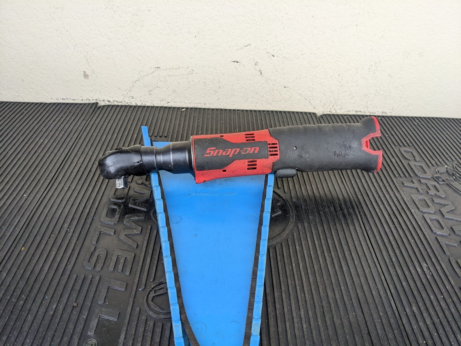 #bi067 Snap On Tools CTR762 3/8" Drive Red Cordless 14.4V Ratchet LED 70FT/LB