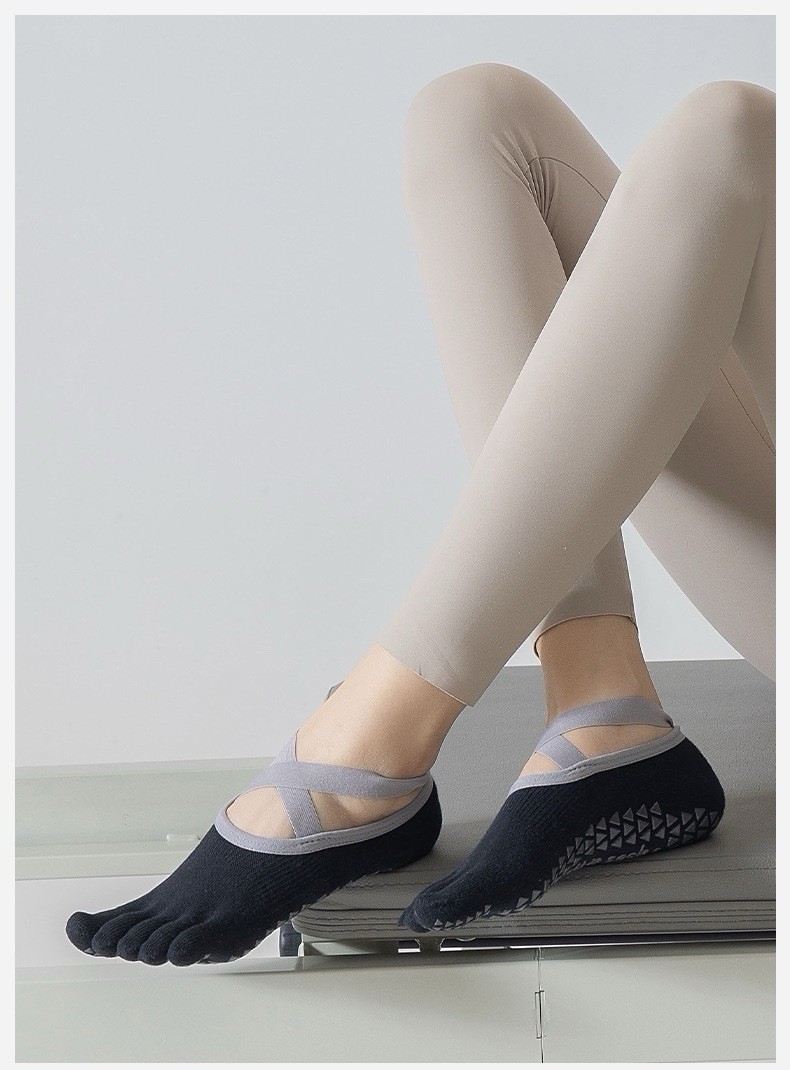 Women’s Non-Slip Five-Toe Yoga Socks Pilates Ballet Grip Socks with Straps Black