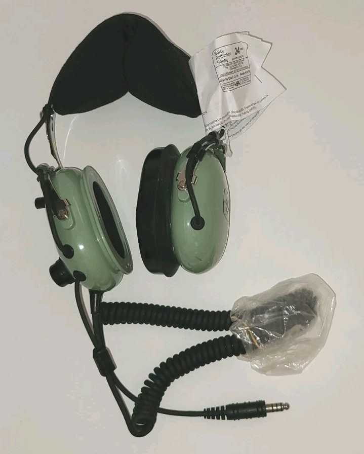 David Clark Model H10-76 Aviation Headset w/ Microphone New - Missing 1 Foam Pad