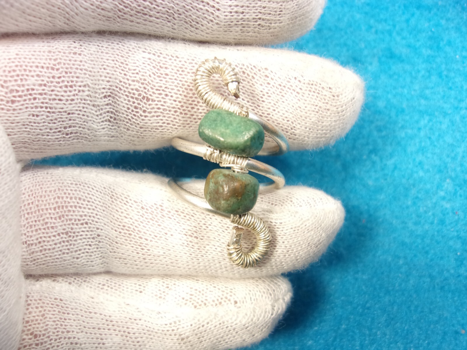 EXCELLENT HANDCRAFTED LADY'S SILVERPLATED DOUBLE HOOP & GREEN TURQUOISE RING