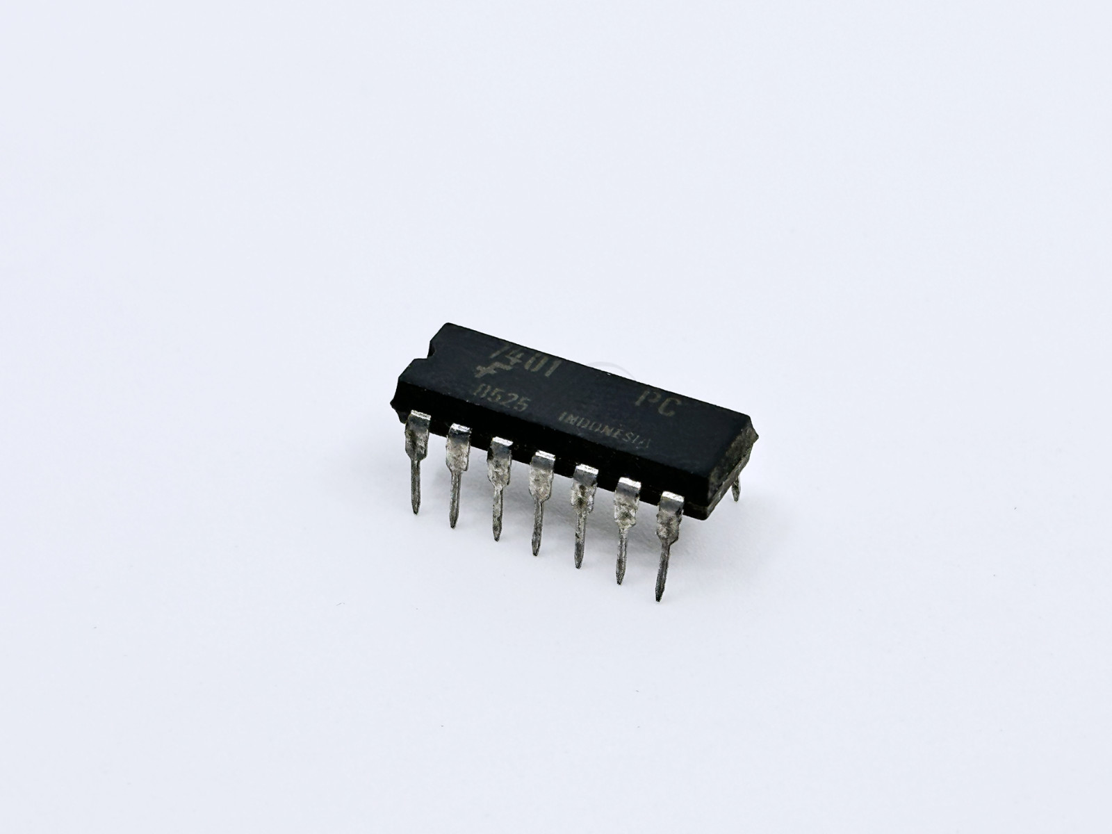 9PCS 7401PC Fairchild Quad 2-Input NAND Gate Open-Collector Outputs DIP-14