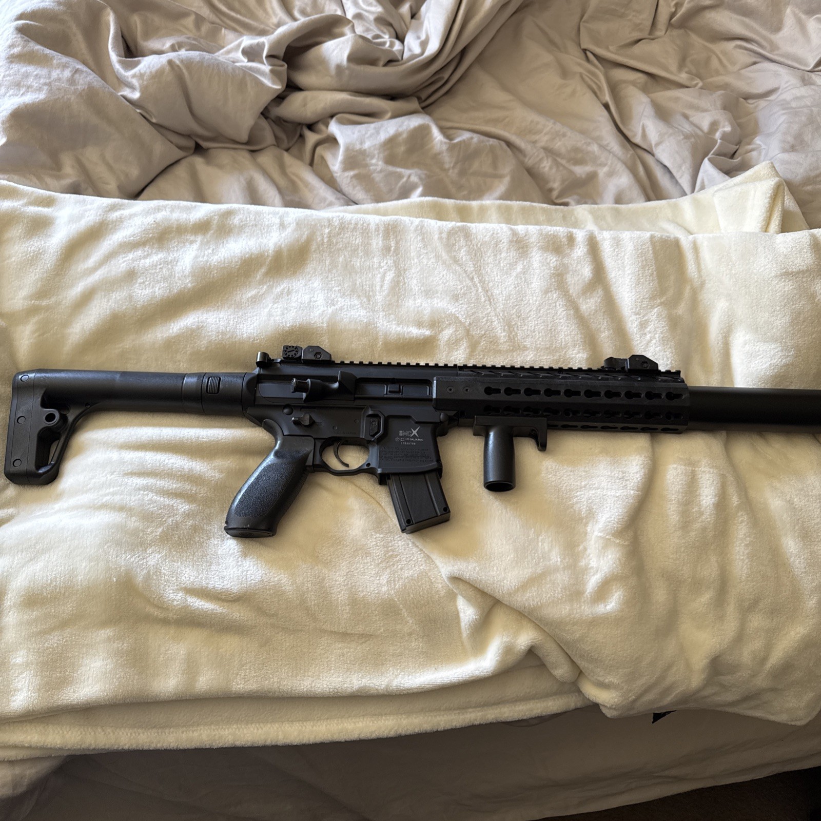 SIG SAUER MCX GEN 2 .177 CAL SEMI AUTO CO2 POWERED PELLET AIR RIFLE - BLACK