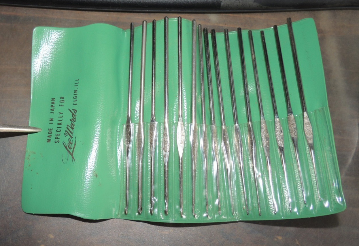 Lot of 15 Metal Crochet Hooks LEE WARDS, SUSAN BATES, BOYE, MILWARD, ASST. SIZES