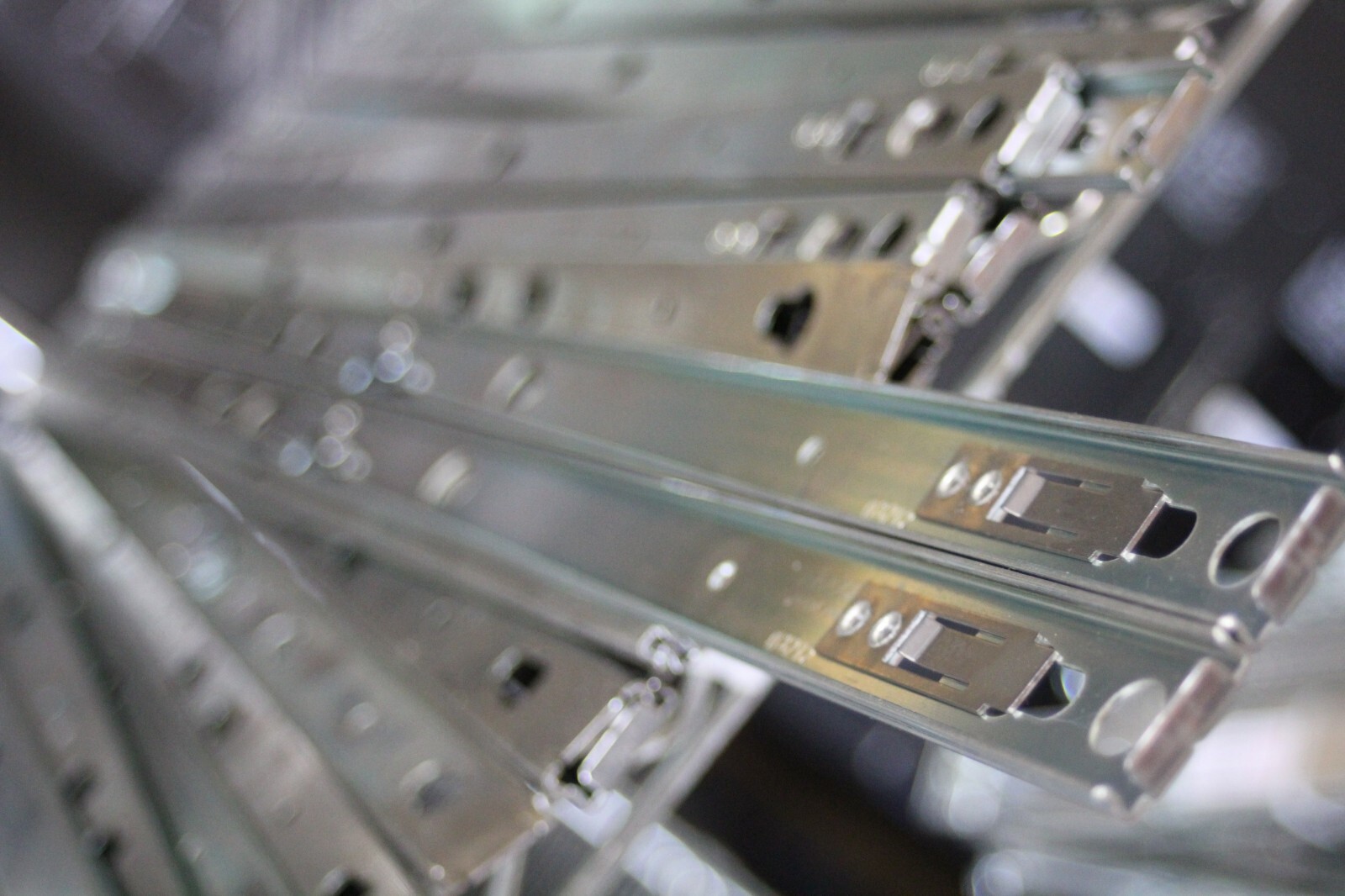 Pair of 2 - Accuride Server Rack Slides 03212 – Rack Mount Rails