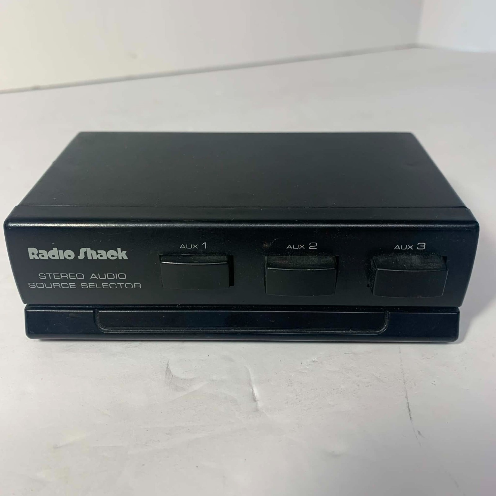 RADIO SHACK STEREO AUDIO SOURCE SELECTOR 42-2112 3 IN - 1 OUT