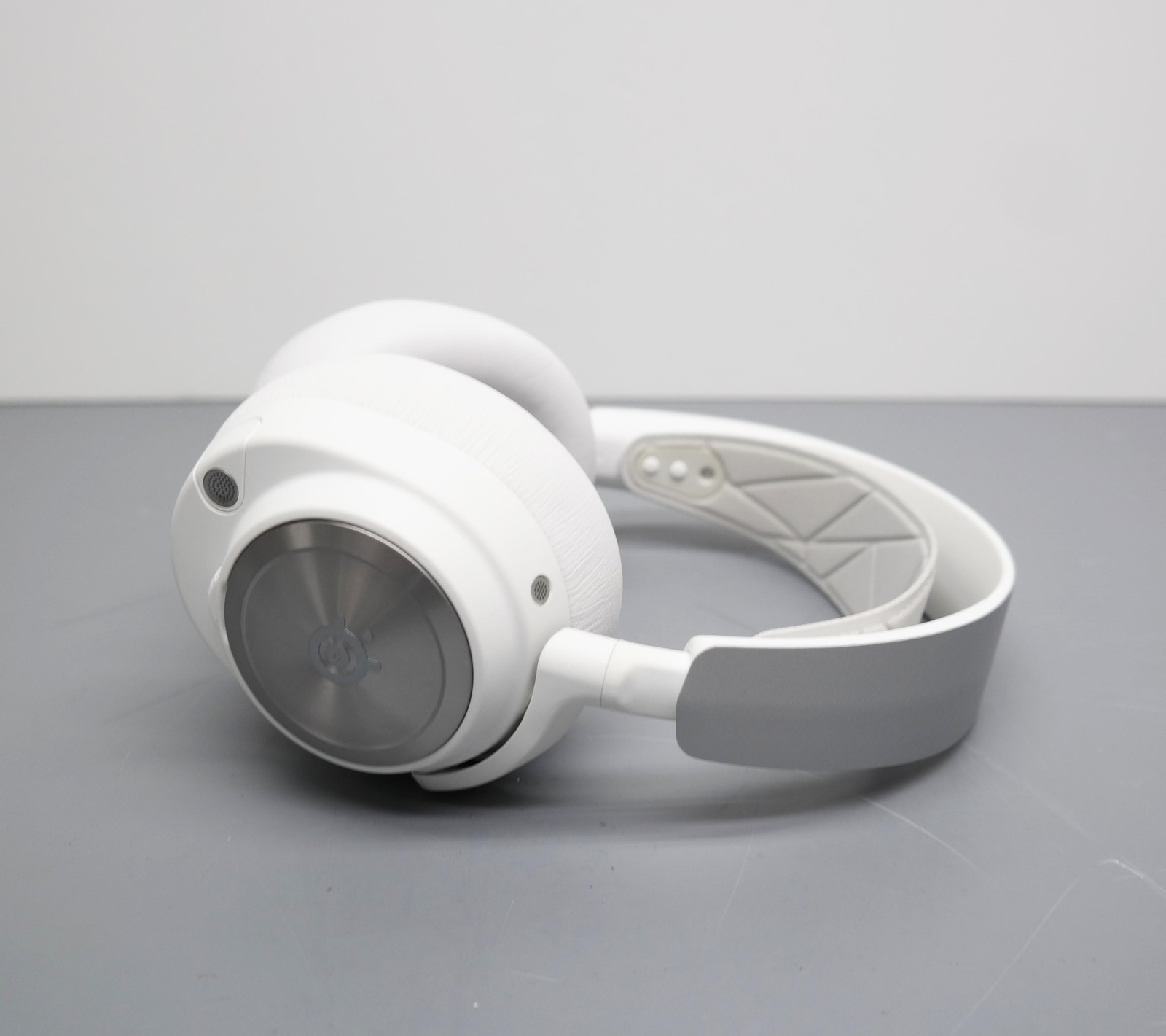 SteelSeries Arctis Nova Pro 61524 Wireless Multi Gaming Headset - White