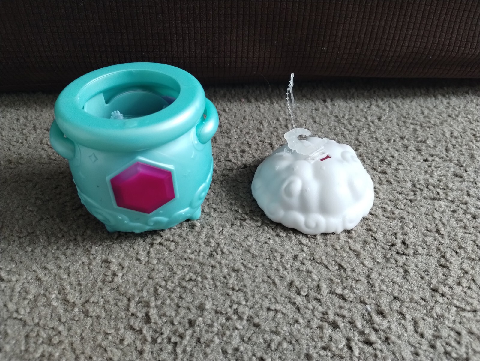 Magic Mixies w/2 figures and wand OPENED NEW