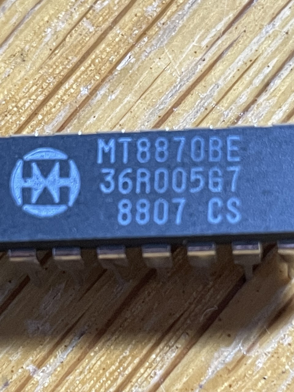 A lot of FOUR (4) MITEL MT8870 Integrated DTMF receiver in a plastic 18 pins DIP