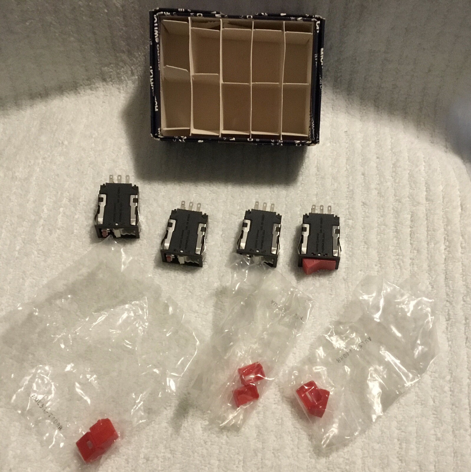 Honeywell MicroSwitch: AML26FBB2AA01XR Push Button Switches