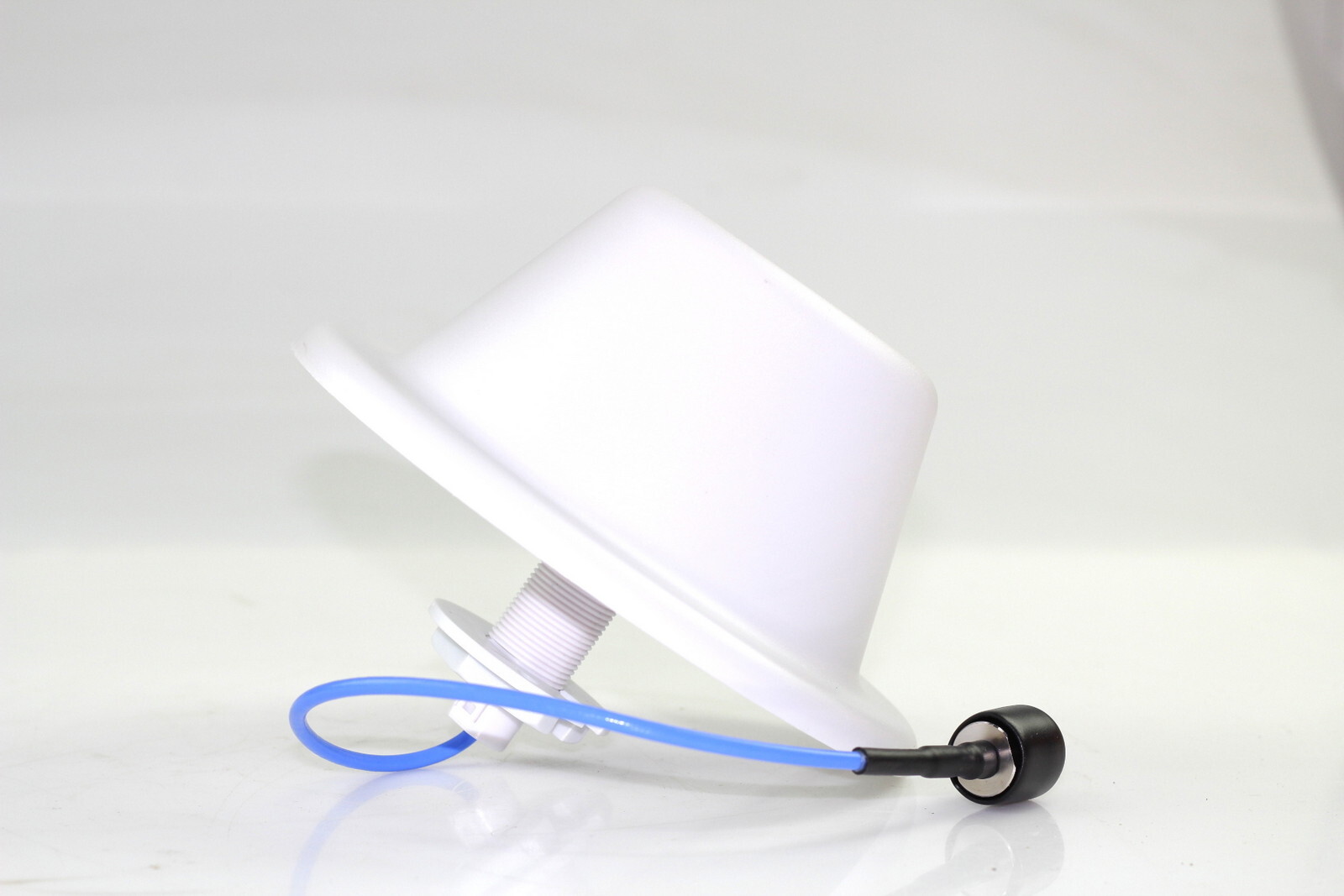 XtraCorp XT-OCA-740-2/5MF Indoor Omni Antenna Freq:698-960/1710-4000MHz 2-5.5dbi
