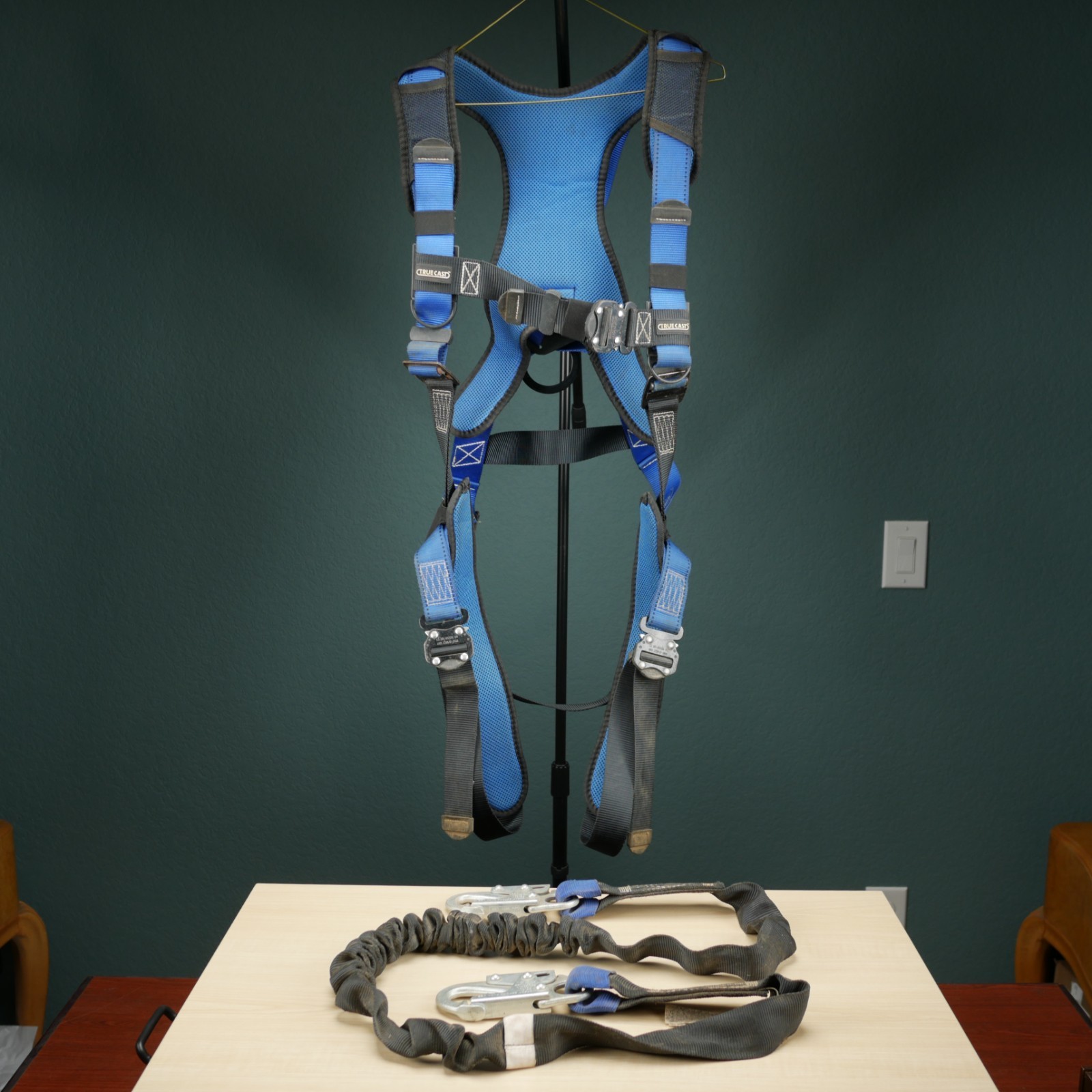 UNIXPAD Guardian True Cast Fall Protection Climbing Safety Harness & Lanyard