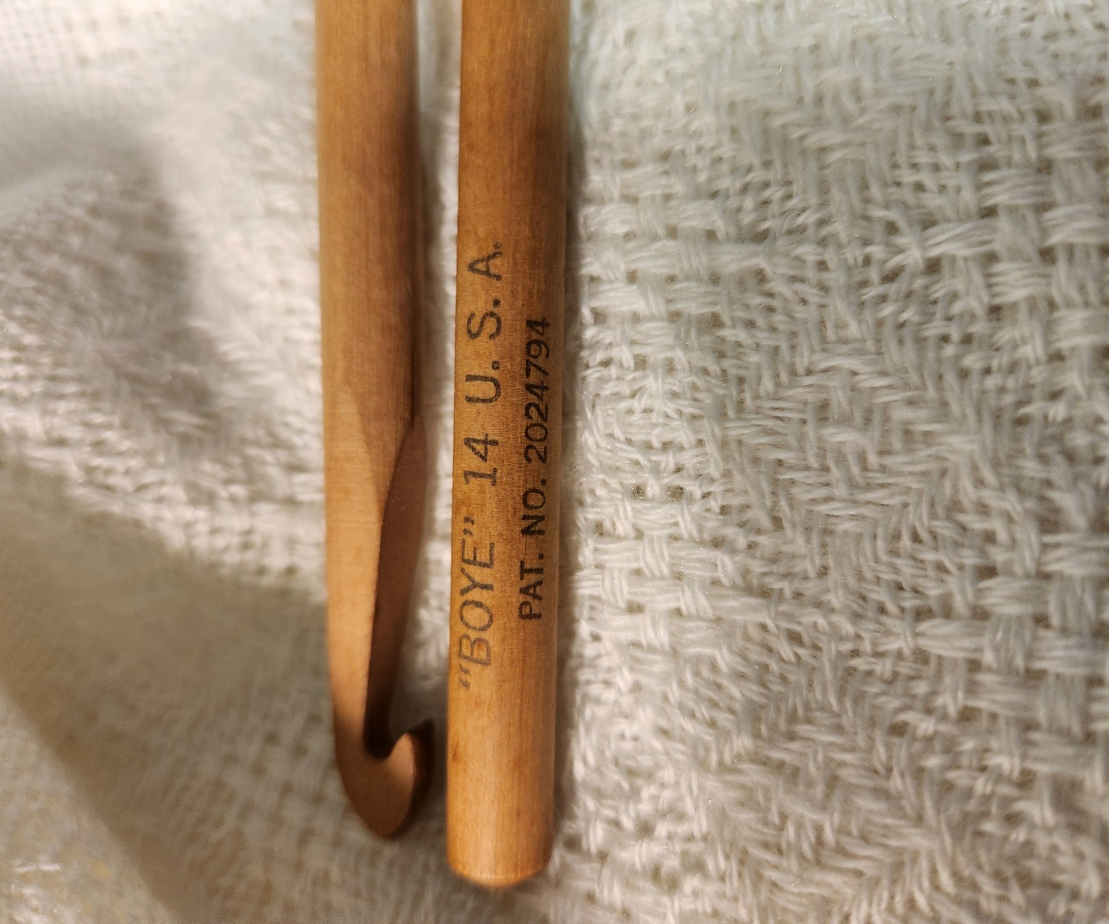 Boye 14 Wood Crochet Hooks