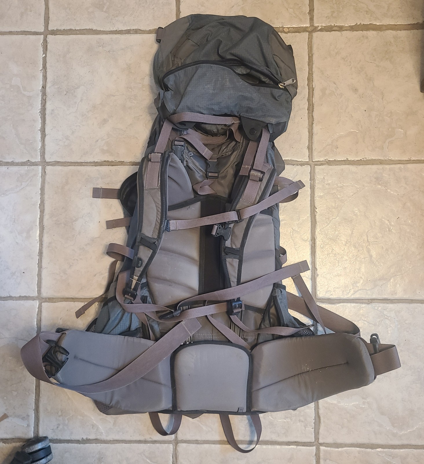 REI Saturn Internal Frame Hiking Camping Backpack Read Description