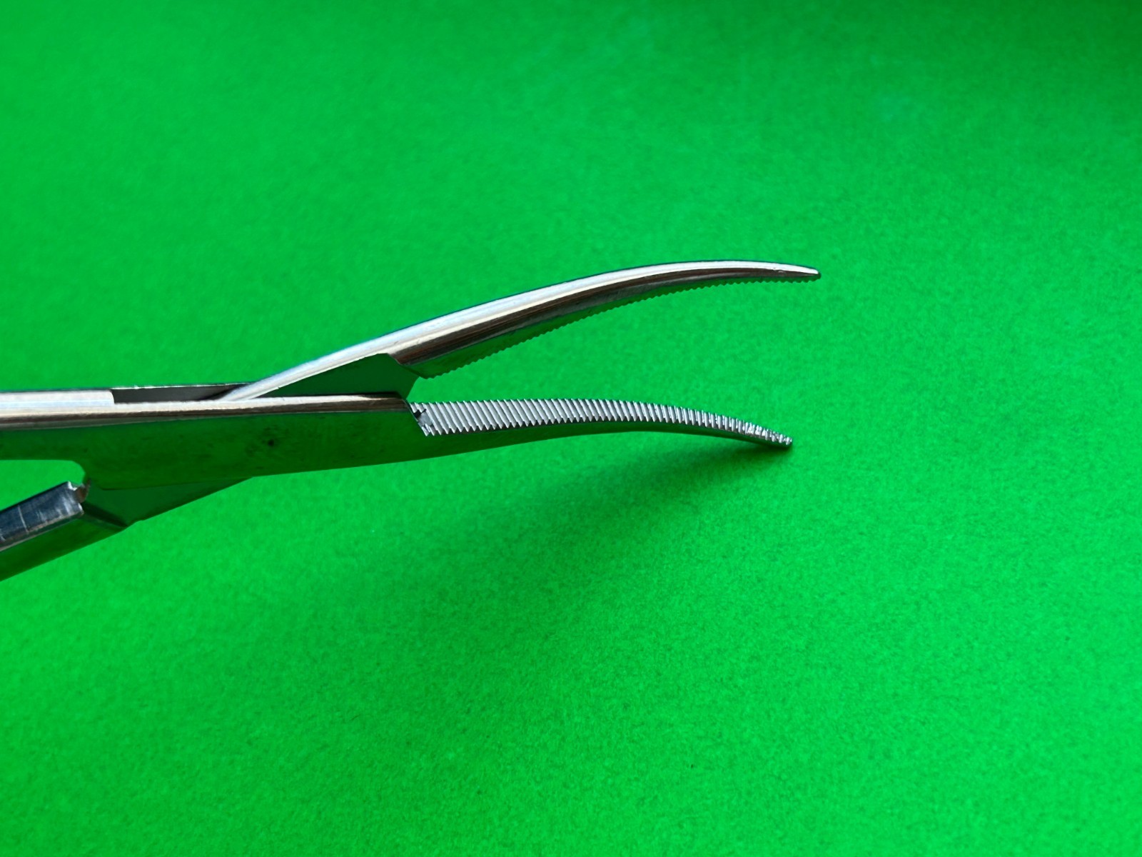 Codman 30-8082 Thoracic Forceps Curved Jaw 9-1/2"