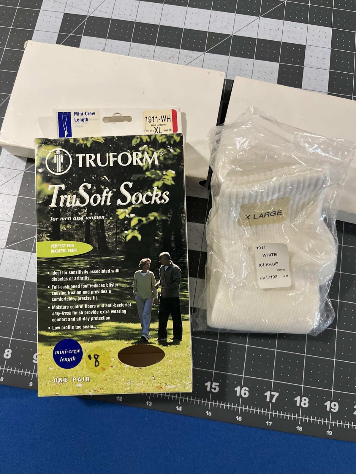 TRUFORM TruSoft Ankle Socks White 8-15 mmHg Diabetic Adult XL 1911-WH - New