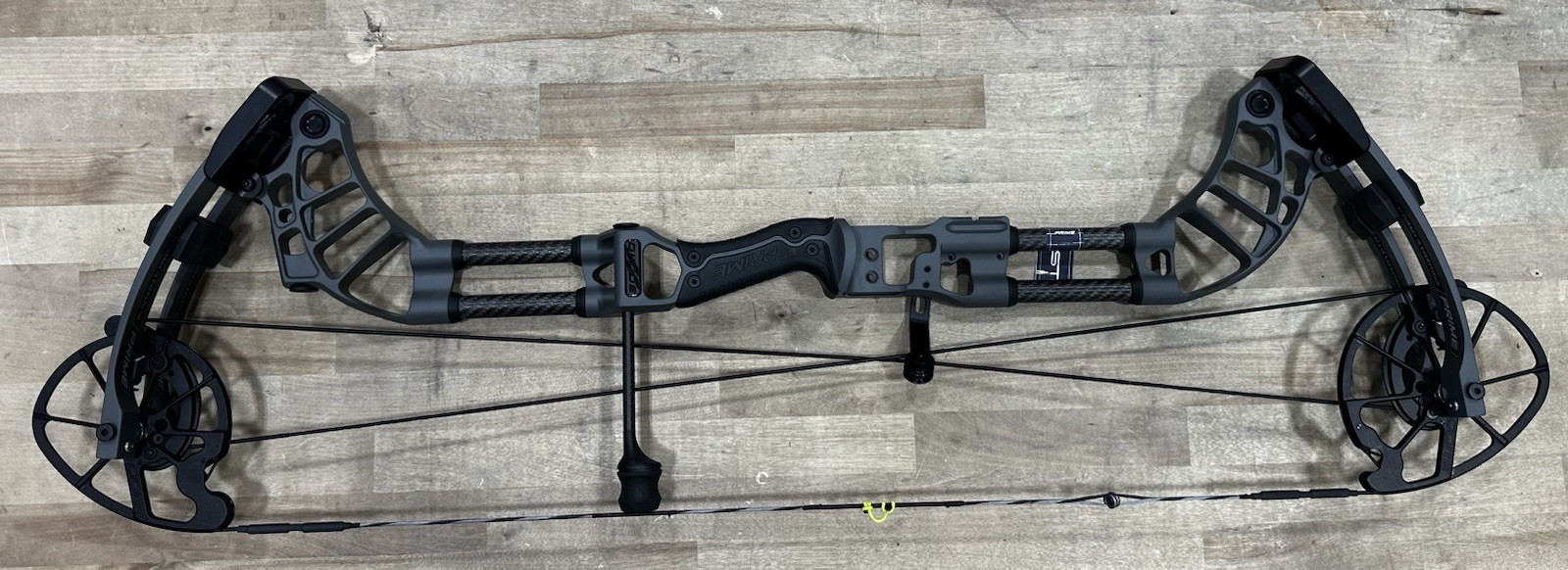 Prime Divide 33/6, RH, 26-30in DL, 60-70lb DW, Smoke Gray