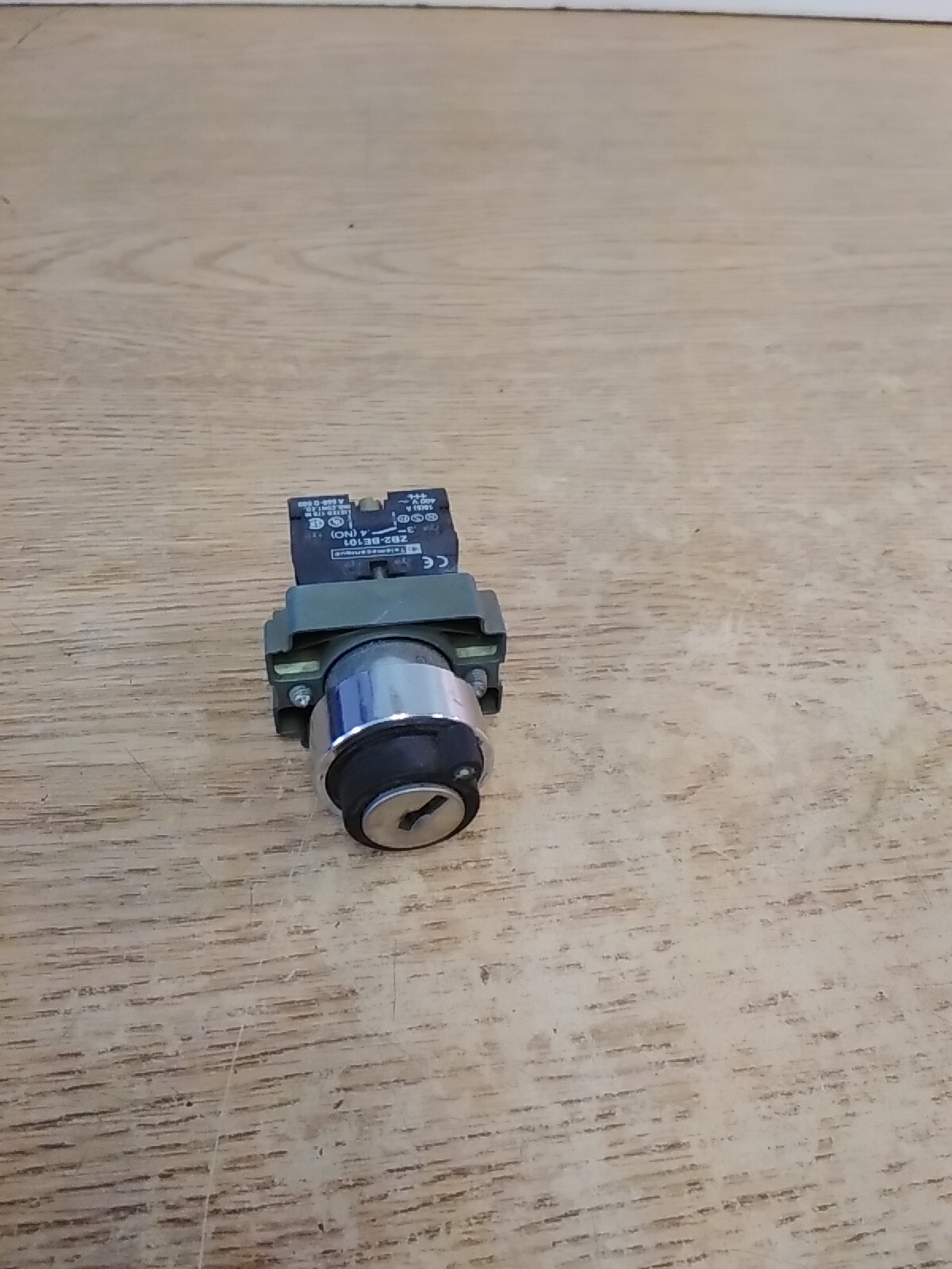 Telemecanique ZB2-BE101 Black Locking Selector Switch "NO KEY"