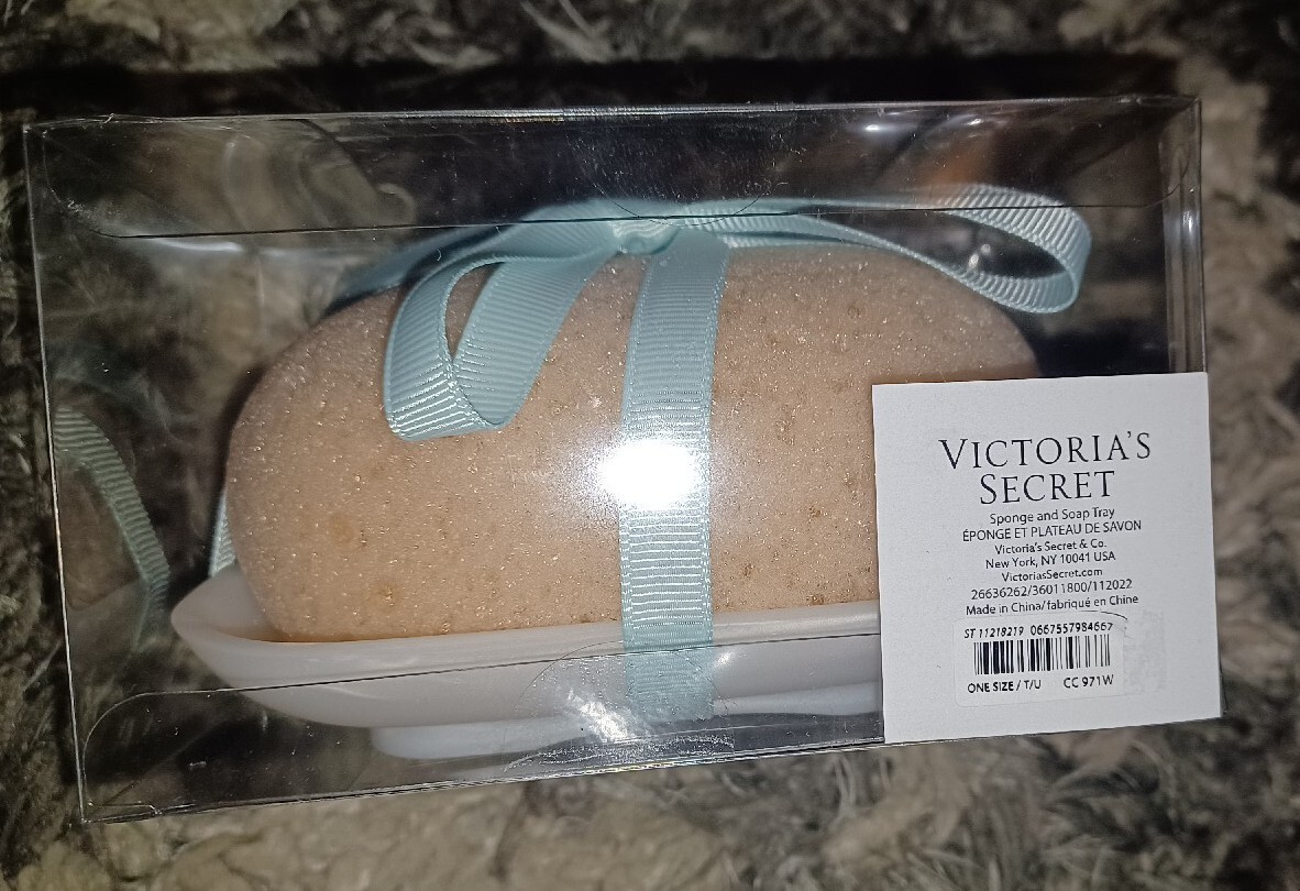 VICTORIA'S SECRET SOAP DISH & SPONGE GIFT SET NEW