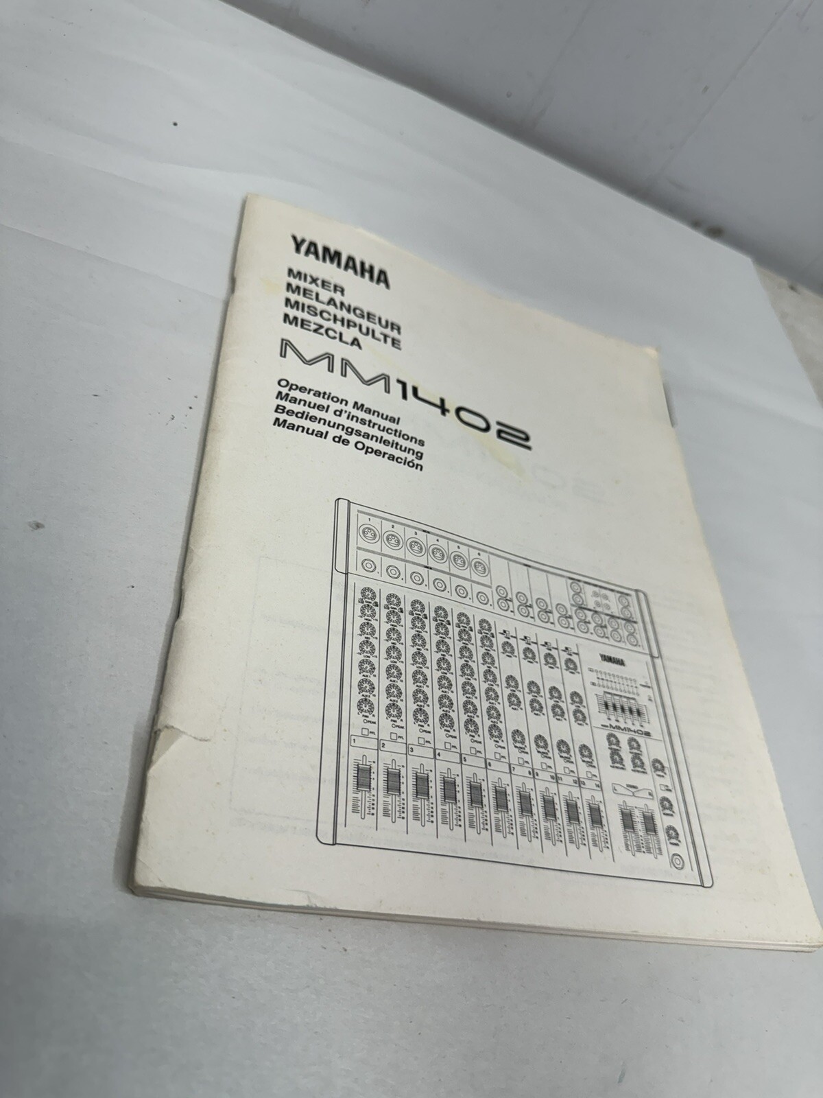 Yamaha MM1402 Mixer operation manual