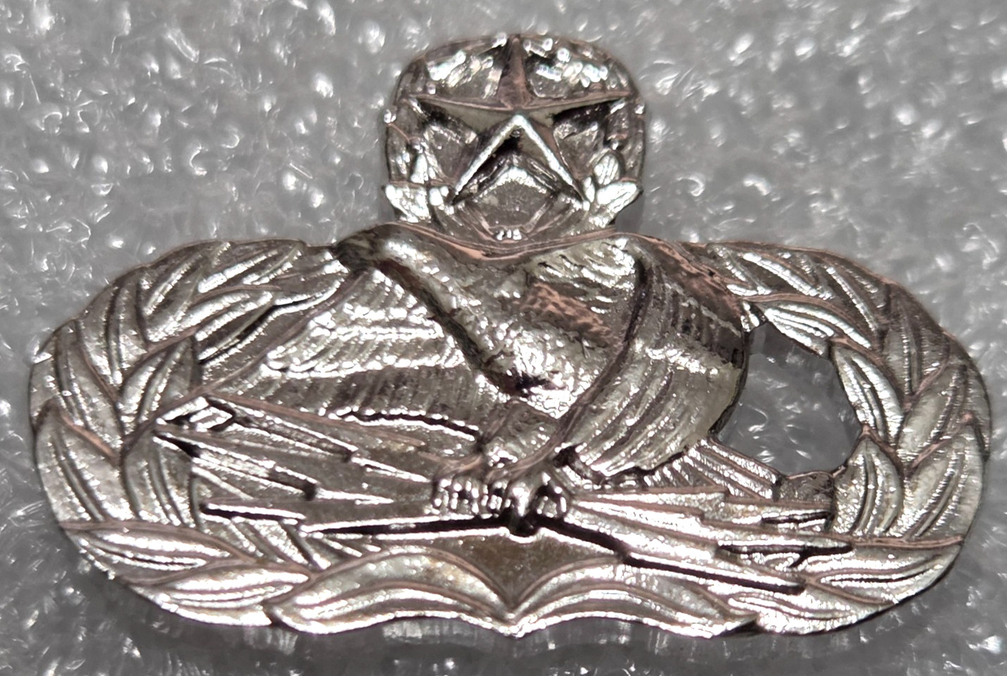 USAF pinsh & badge (1990s) - Master Comm-Electronics Occupational Mini Badge