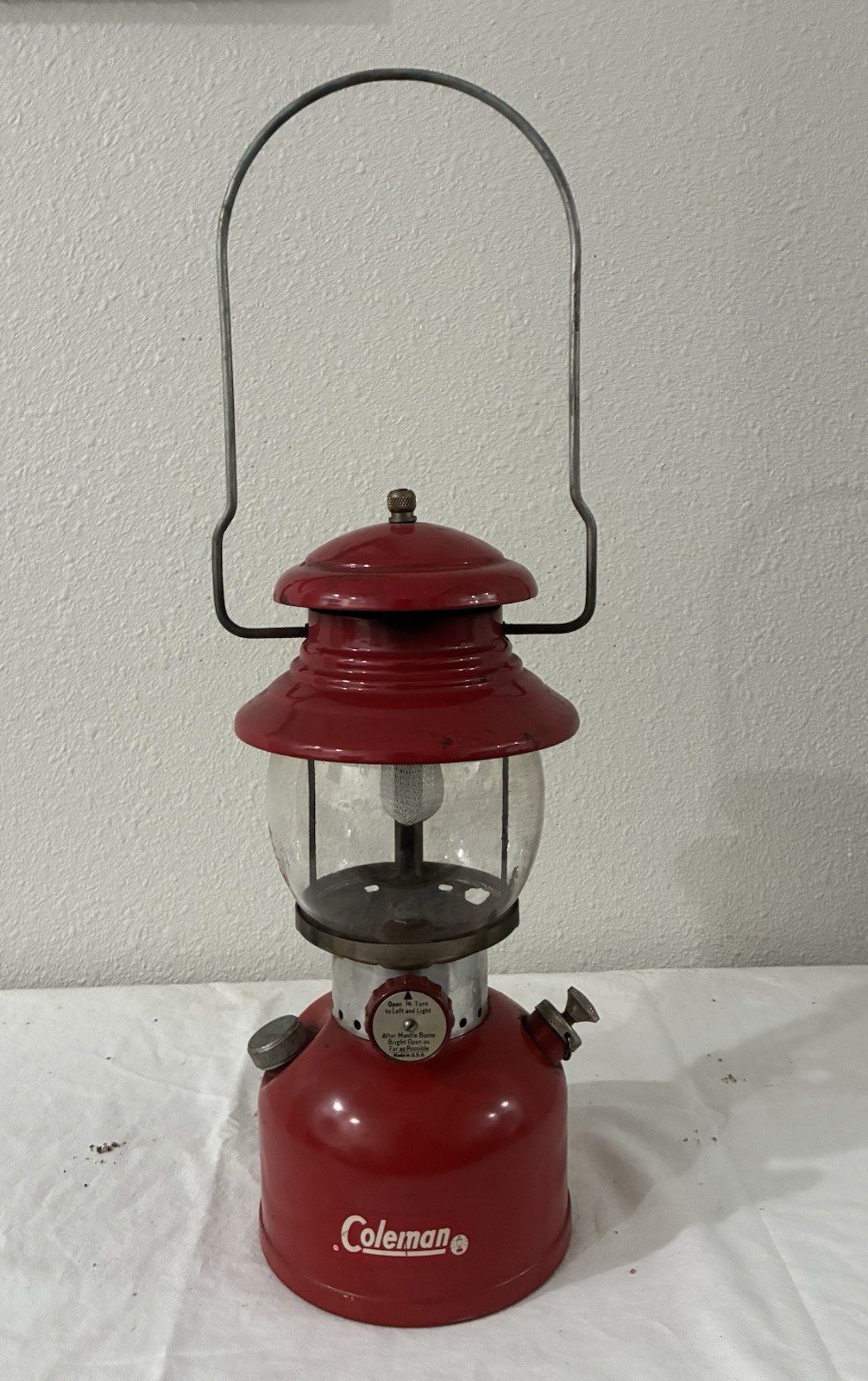 VINTAGE RED COLEMAN LANTERN 200A195  1/63 JANUARY 1963 w/ BOX!