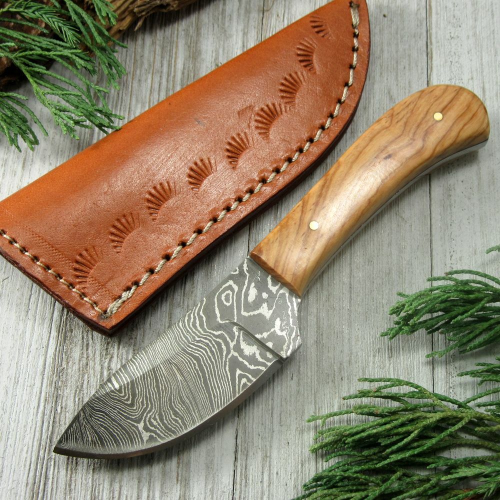 Hunting Knife Damascus Steel Blade Olive Wood Handle Skinning Full Tang + Sheath