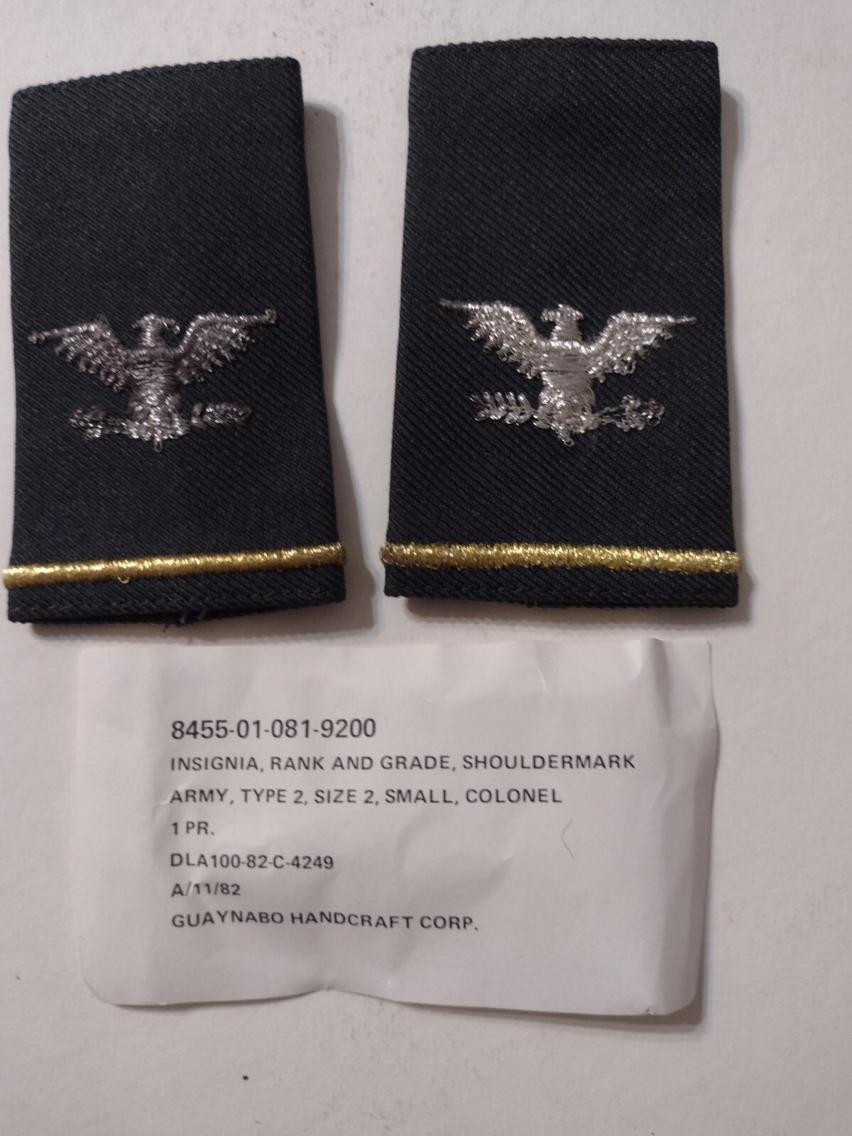 ARMY COLONEL RANK & GRADE SHOULDER MARK PAIR SMALL  - GREEN BACKGROUND :KY24-8