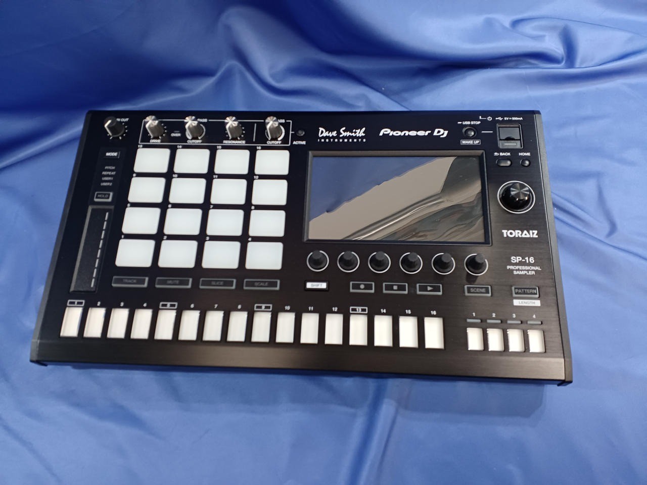 Pioneer TORAIZ SP-16 MIDI Sequencer Drum Machine