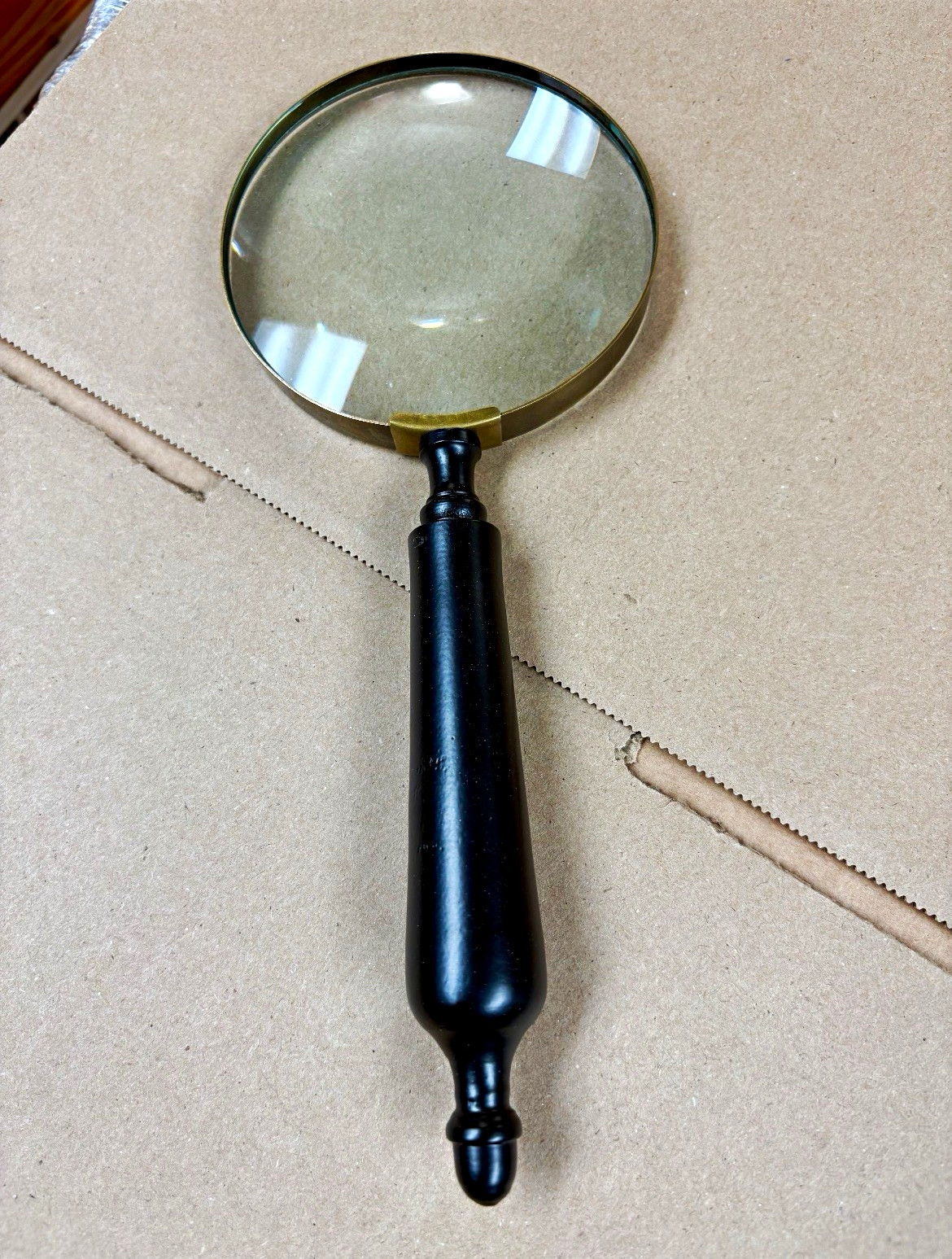 Handheld Magnifying Glass - Black Handle