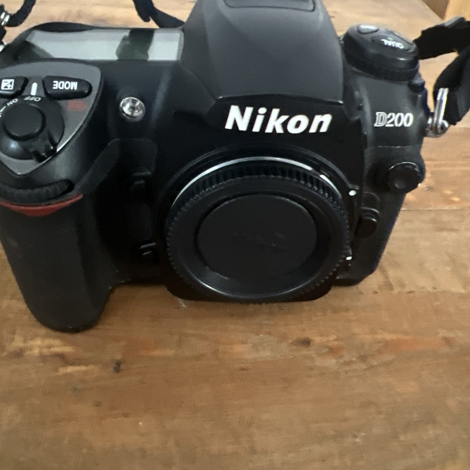 Nikon D200 10.2MP Digital SLR Camera Body Only - Spares or Repair Untested (B)