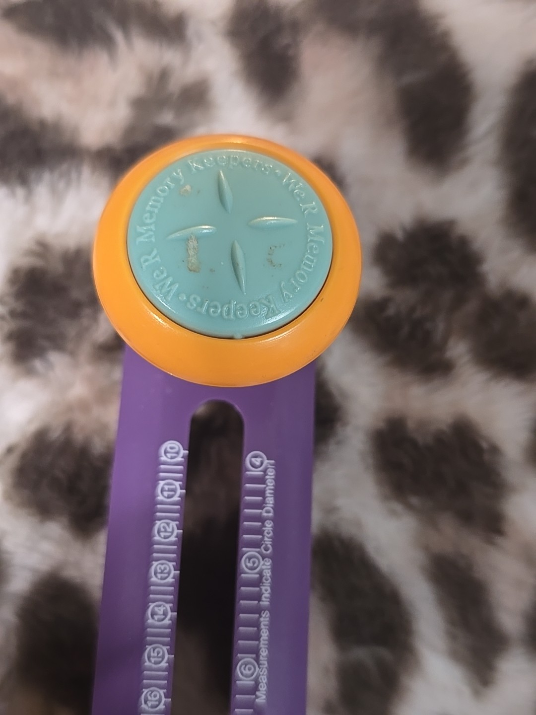 We R Memory Keepers The Crafter's Magnetic Circle Cutter Tool