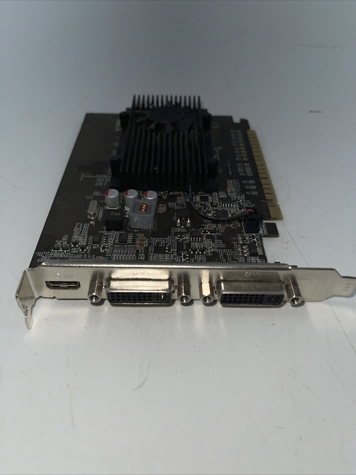 EVGA GeForce GT 520 1GB GDDR3 PCIe Graphics Video Card 01g-p3-1526-kr